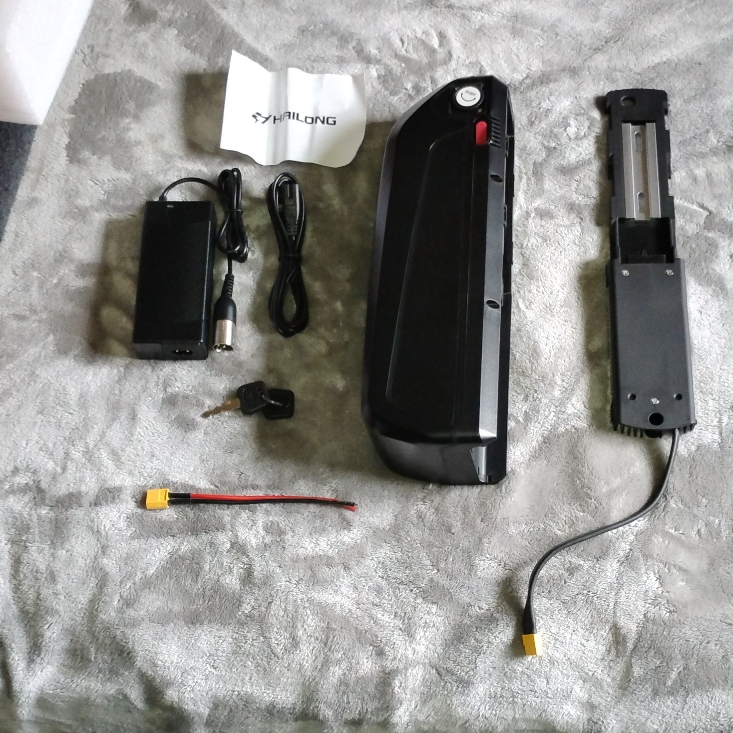 Hailong HB-48V-HC 48V 12.5Ah 600Wh Li-ion E-Bike Battery, Keys, Mount