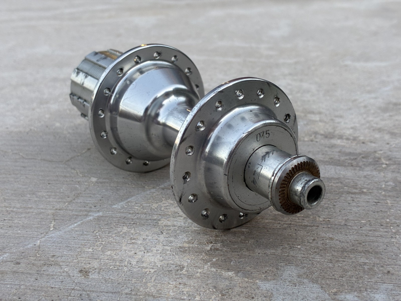 Hugi Compact QR Rear Hub | 32-hole / 135 OLD / EXC / Made in Germany
