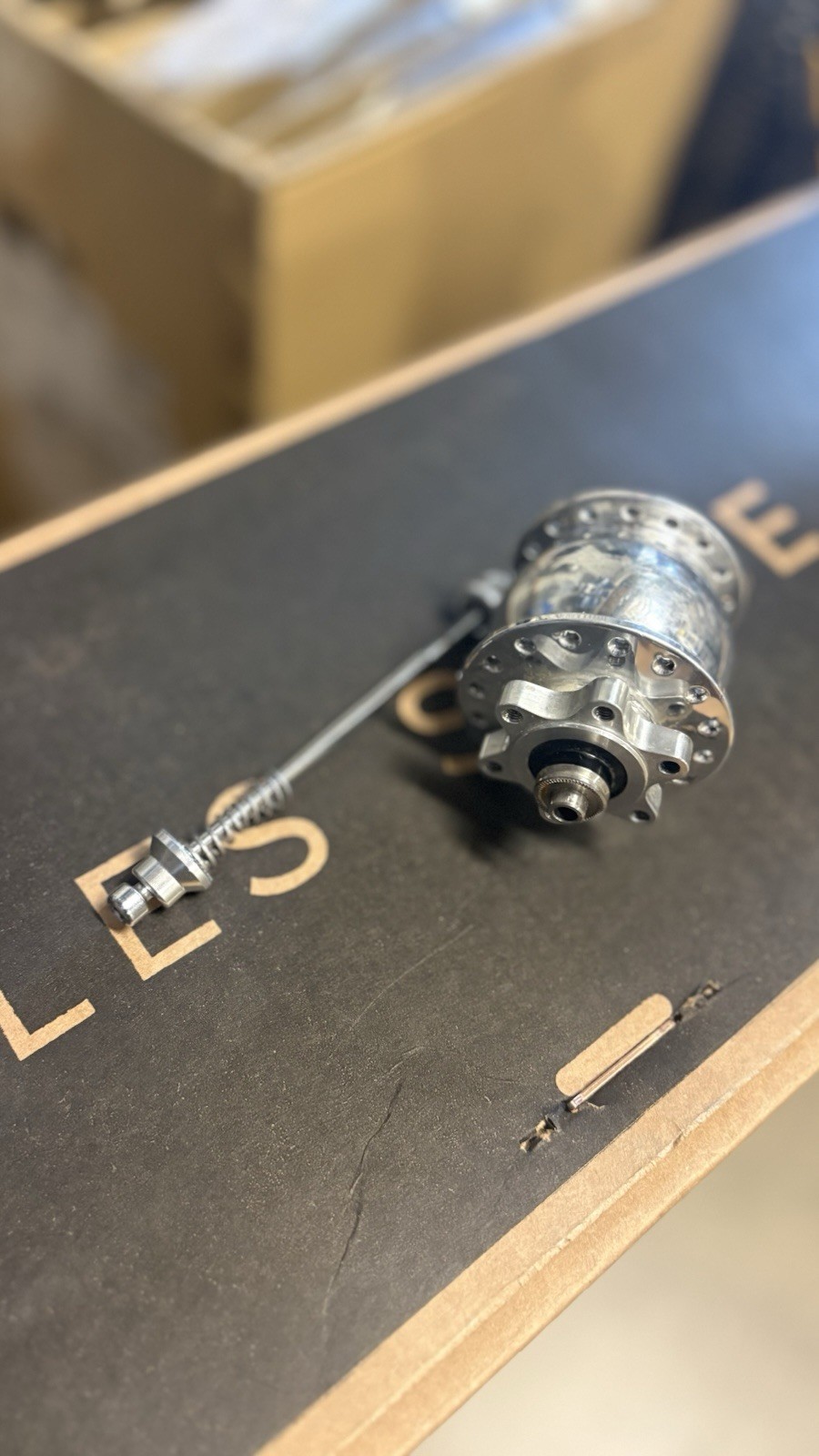 SON 28 Disc 6 Bolt Bicycle Hub
