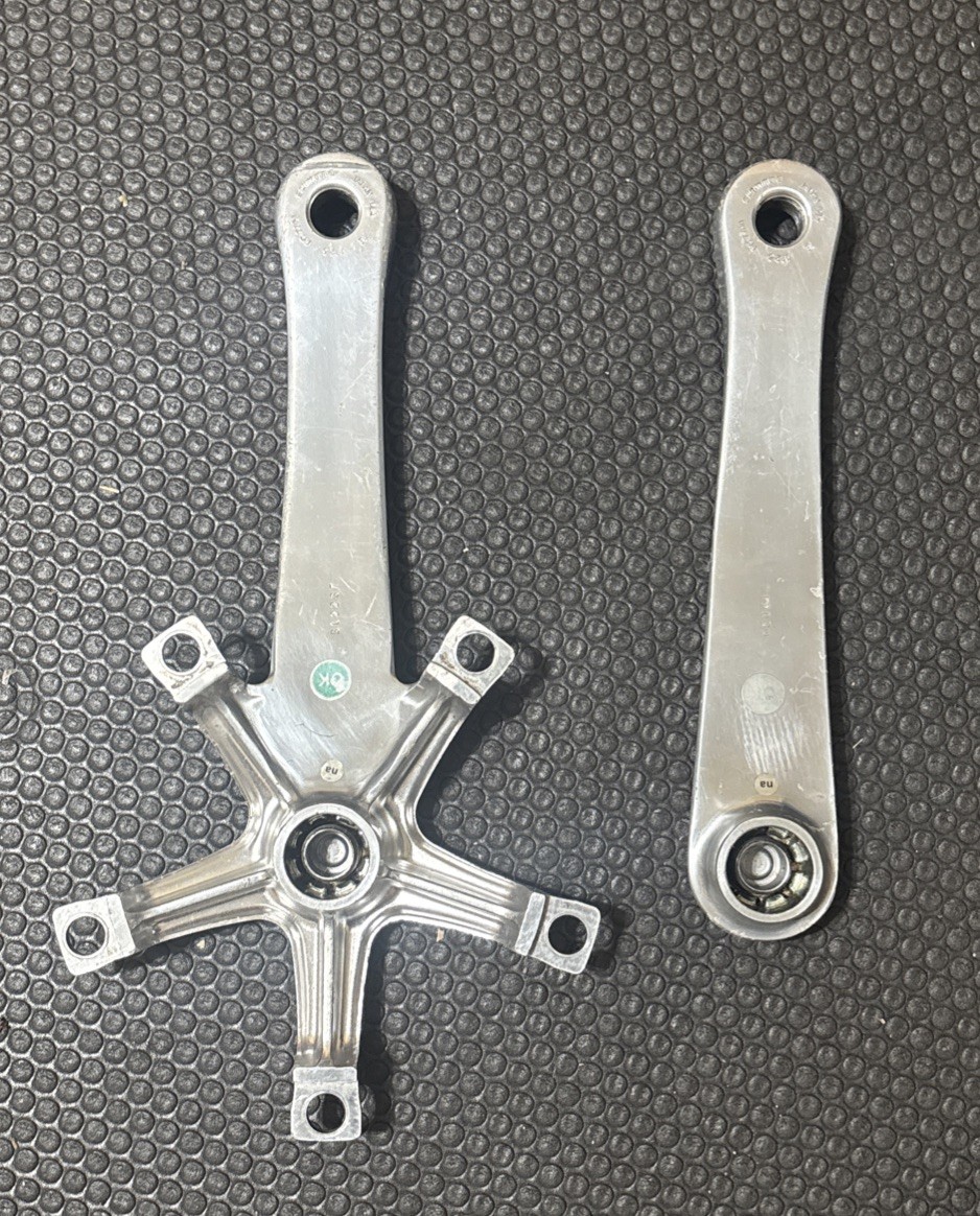 Shimano Dura Ace FC-7700 172.5mm Crank Arms and BB Bottom Bracket
