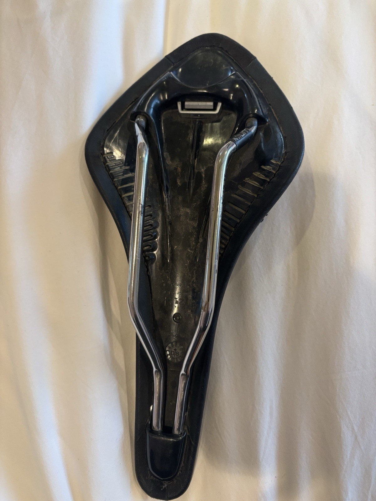 Fizik Arione Classic Carbon Shell Road Bike Saddle 7x 7mm Kium CrMo Rail 130mm