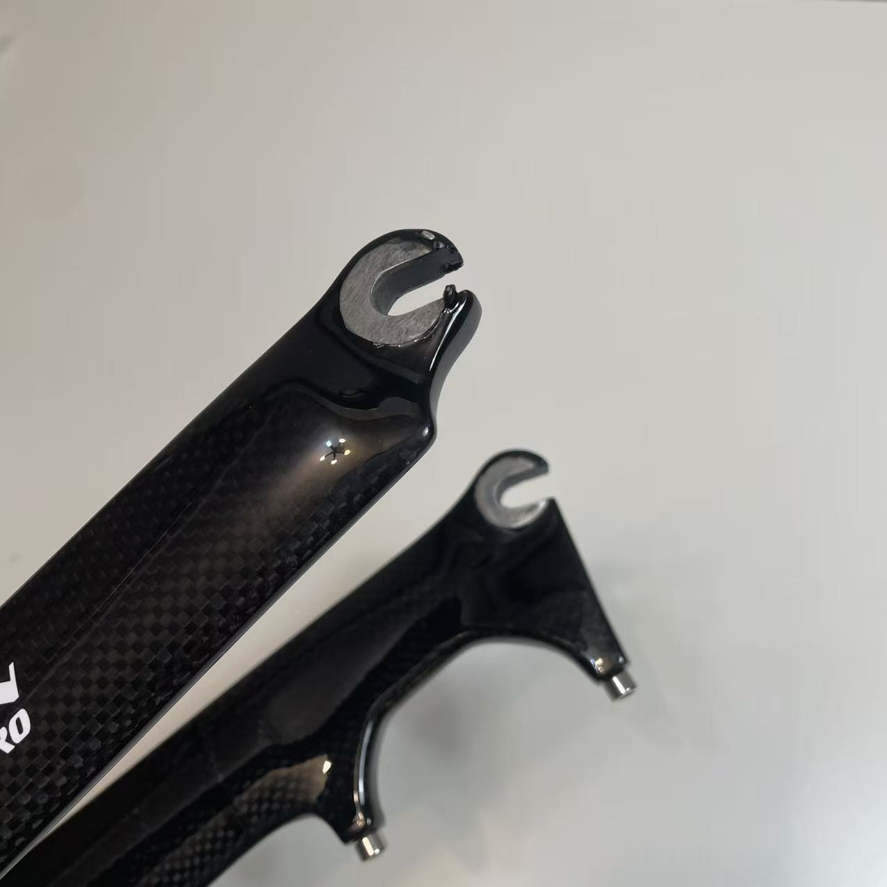 1-1/8″(28.6mm) 700C Carbon Road Bicycle Fork Disc Brake V brake Bike Forks Gloss