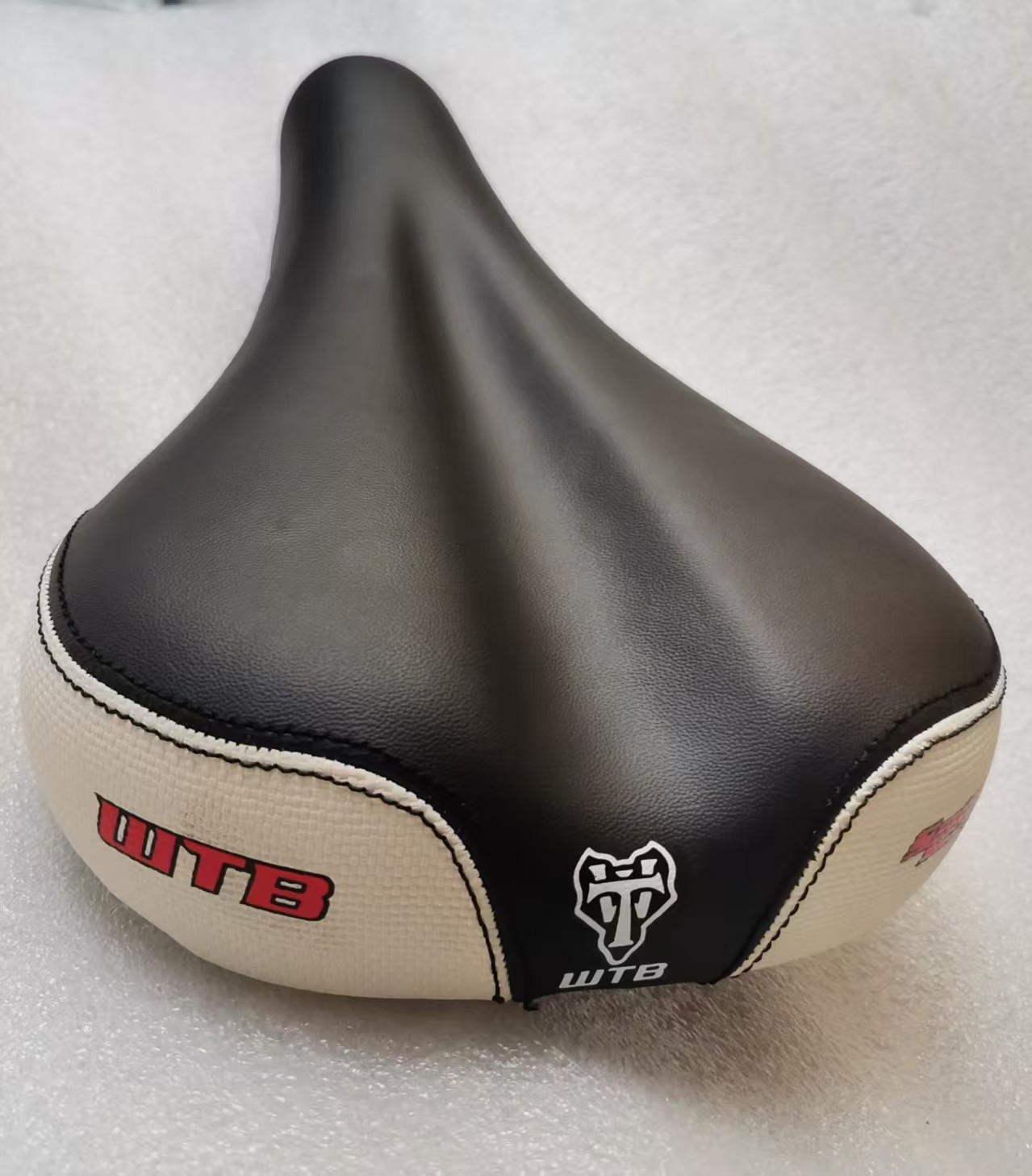 NEW OLD STOCK WTB SPEED V SADDLE WIDE 160MM BLACK WHITE MTB CITY TOURING BIKE