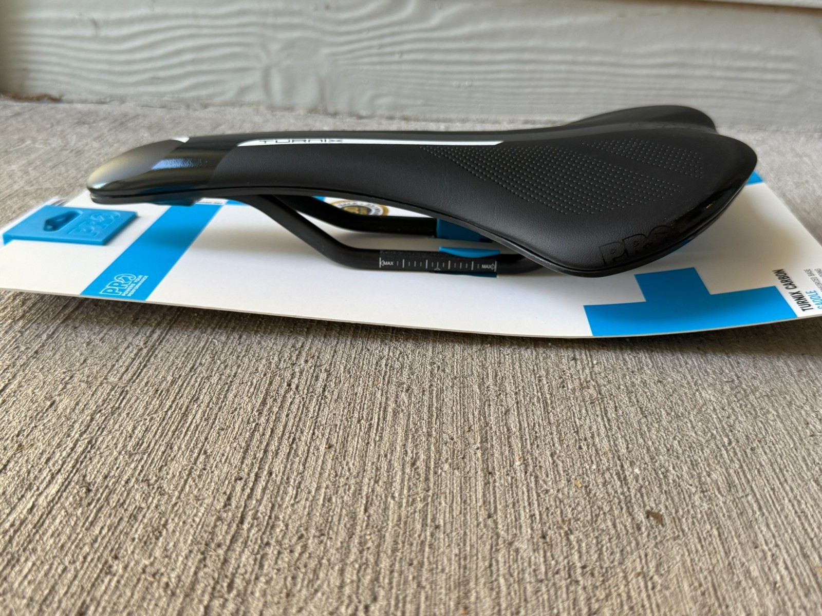 PRO Turnix Carbon Saddle 152mm – 7×9 mm UD carbon rails – regular fit