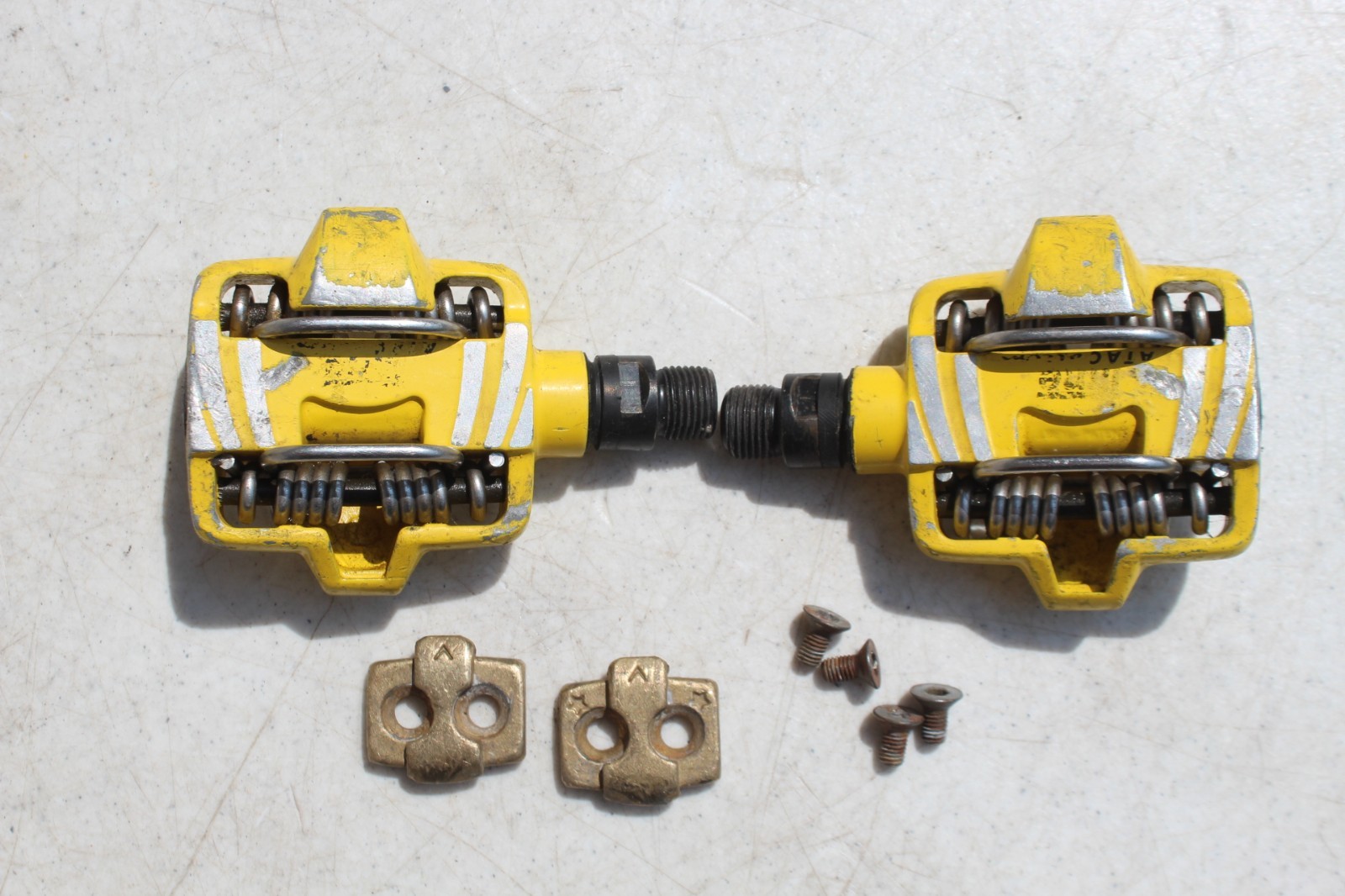 TIME ATAC Alium Clipless MTB Bike Pedals Yellow 9/16 Pair Trail W/ CLEATS SCREWS