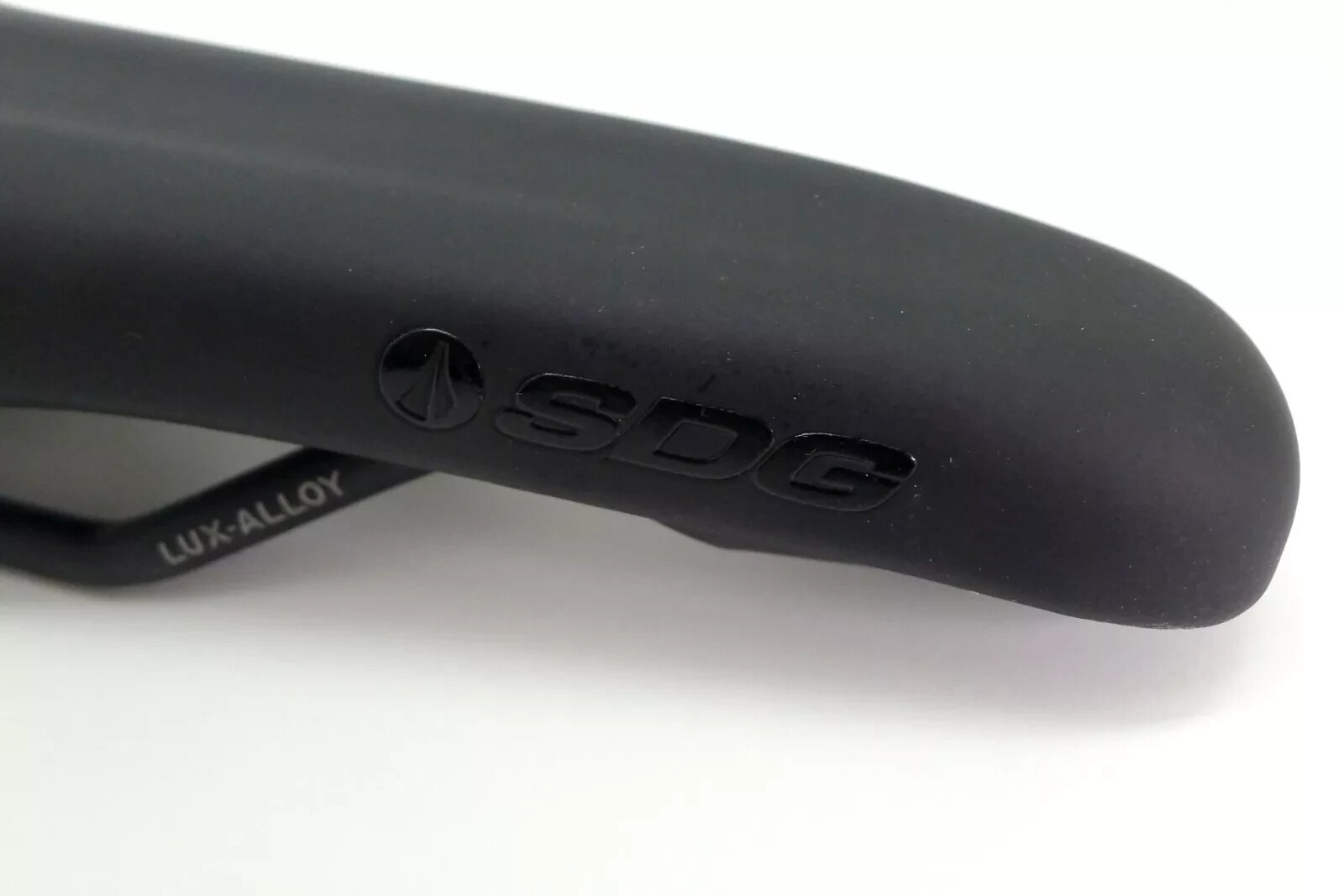 SDG Bel-Air V3 Traditional Saddle – Lux-Alloy Rail – Black/Black