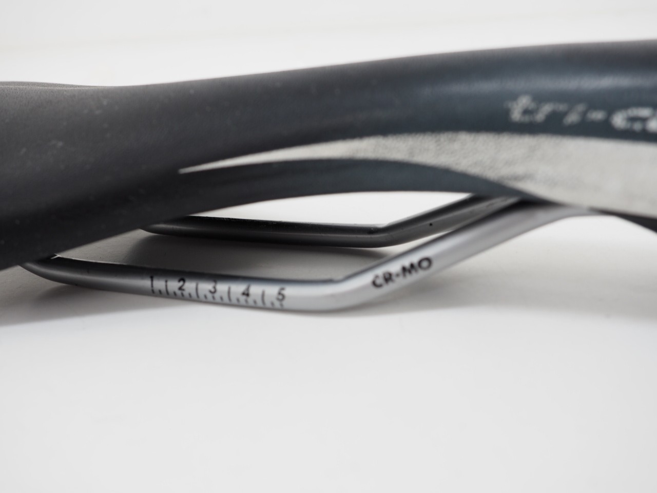 Forte Velo Tri-Carbon Cro-Mo Gel 131mm Bicycle Saddle 270mm Long Black/ White