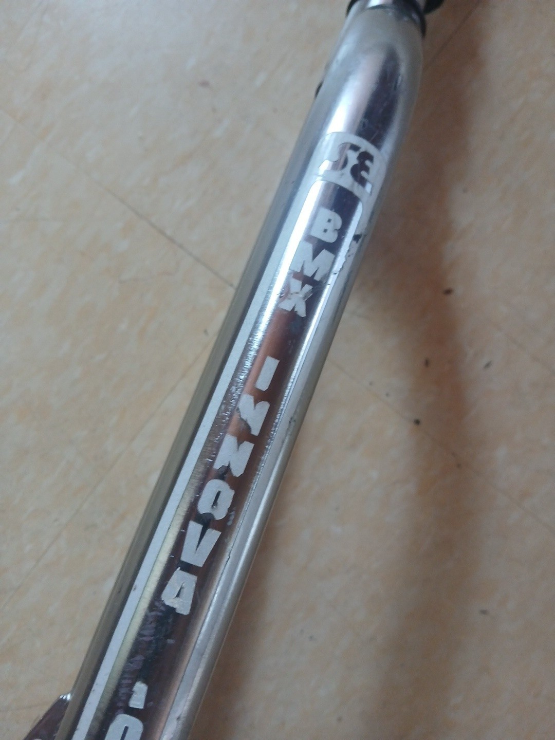 SE Bikes BMX Bicycle Landing Gear? 1 1/8th Threadless Fork Chrome 26″has Ding
