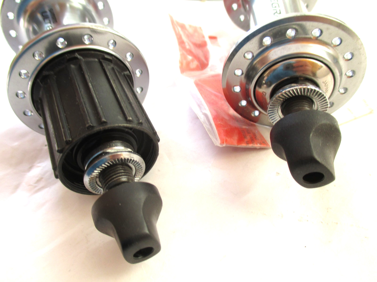 New Shimano Ultegra HB / FH-6700 Front & Rear Bike Bicycle Hub Set 32H, 10 Speed