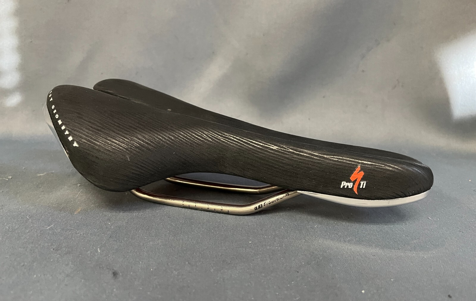 Specialized Body Geometry Pro Ti Road Saddle 138mm Titanium 7×7 Rails Leather