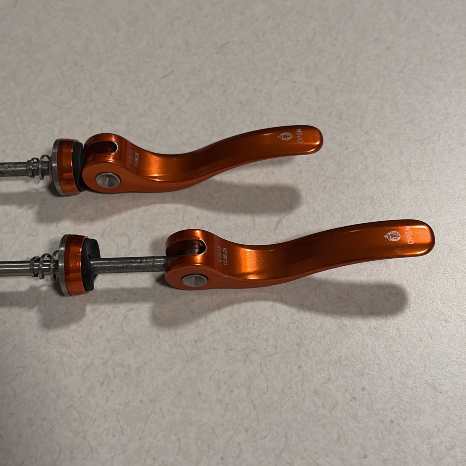 Salsa Orange Flip Off Front Rear Titanium Quick Release Skewer QRx100/135mm