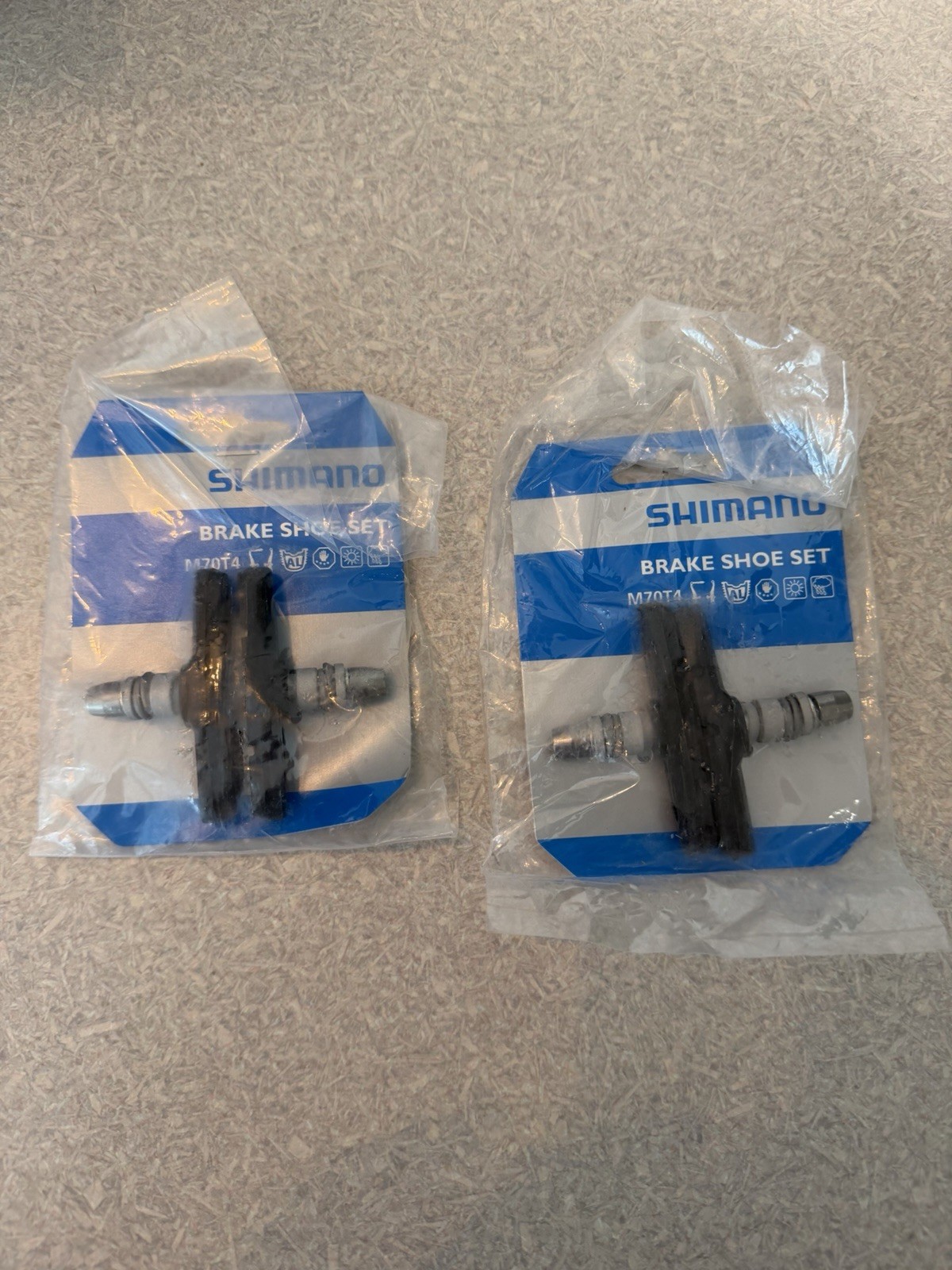 Shimano Unisex Adult Brake Pads, One Size New Bike Wheel Brakes M70T4 TWO SETS