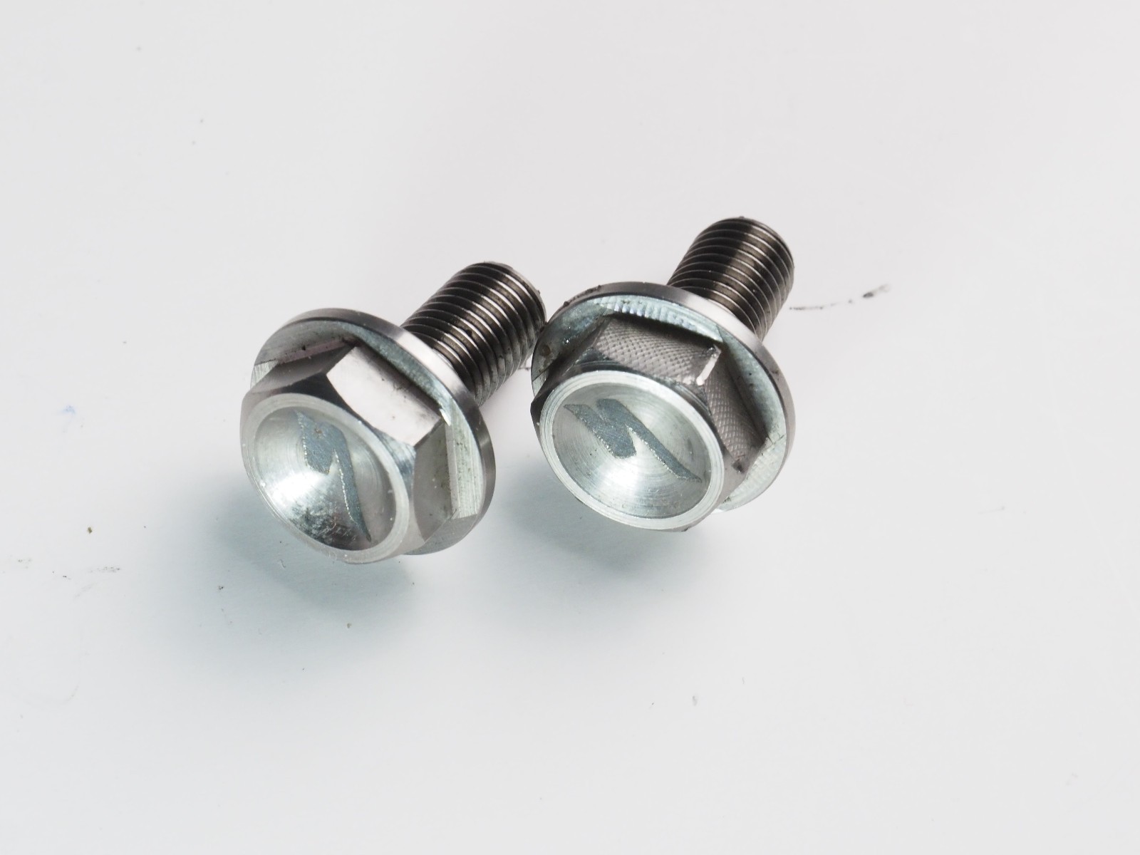 VG, Specialized Ti Bolt (with integrated washers) set for square taper BB