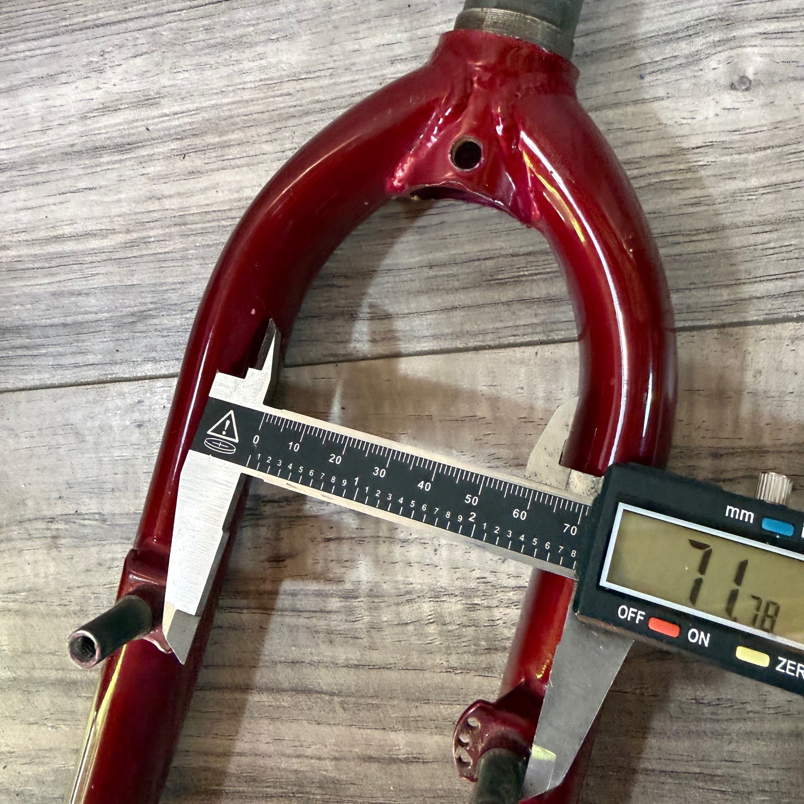 Specialized Direct Drive MTB Fork 1-Inch Threaded 26 145mm Burgundy