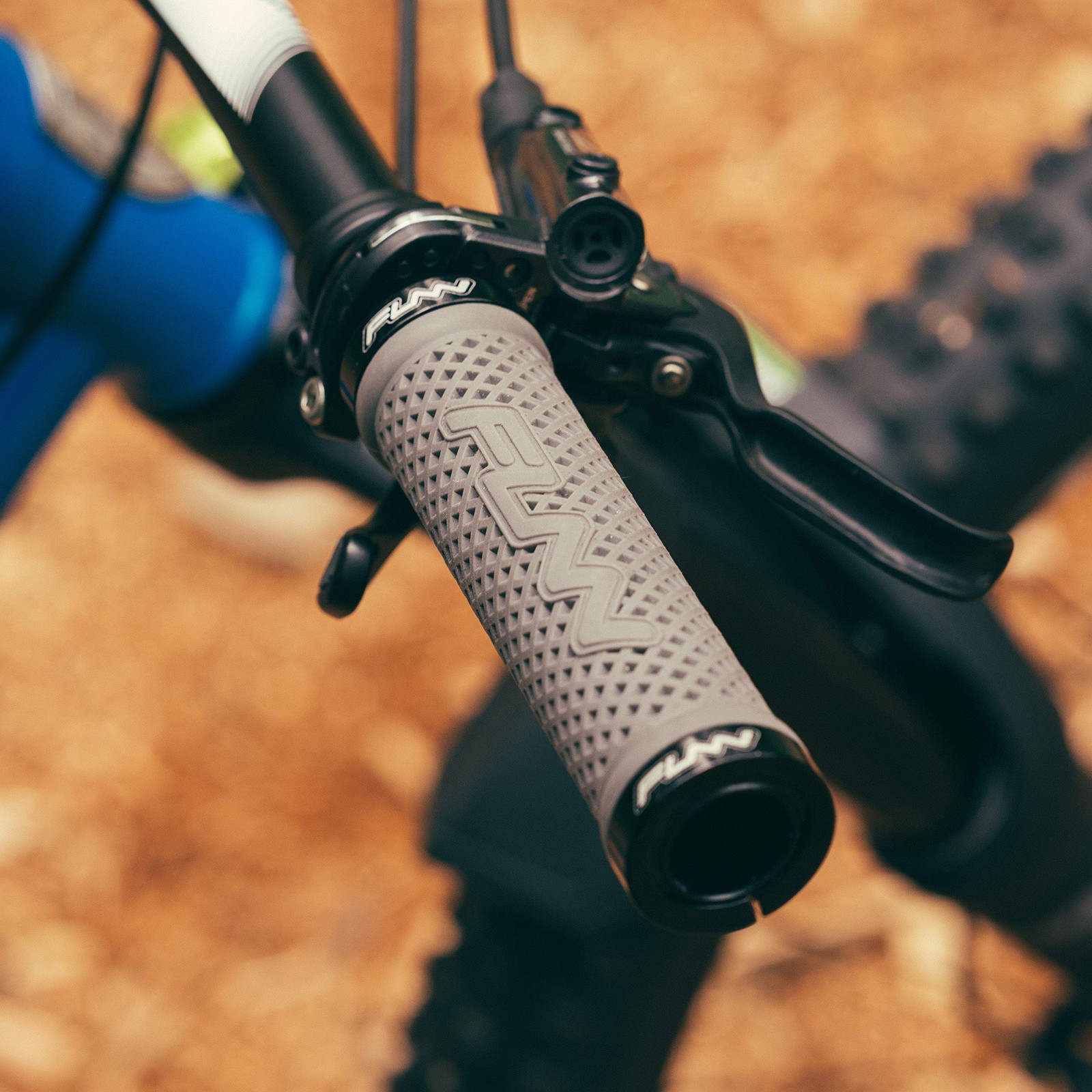 Funn Combat II Mountain Bike Handlebar Grips with Double Lock on 30 mm, Black