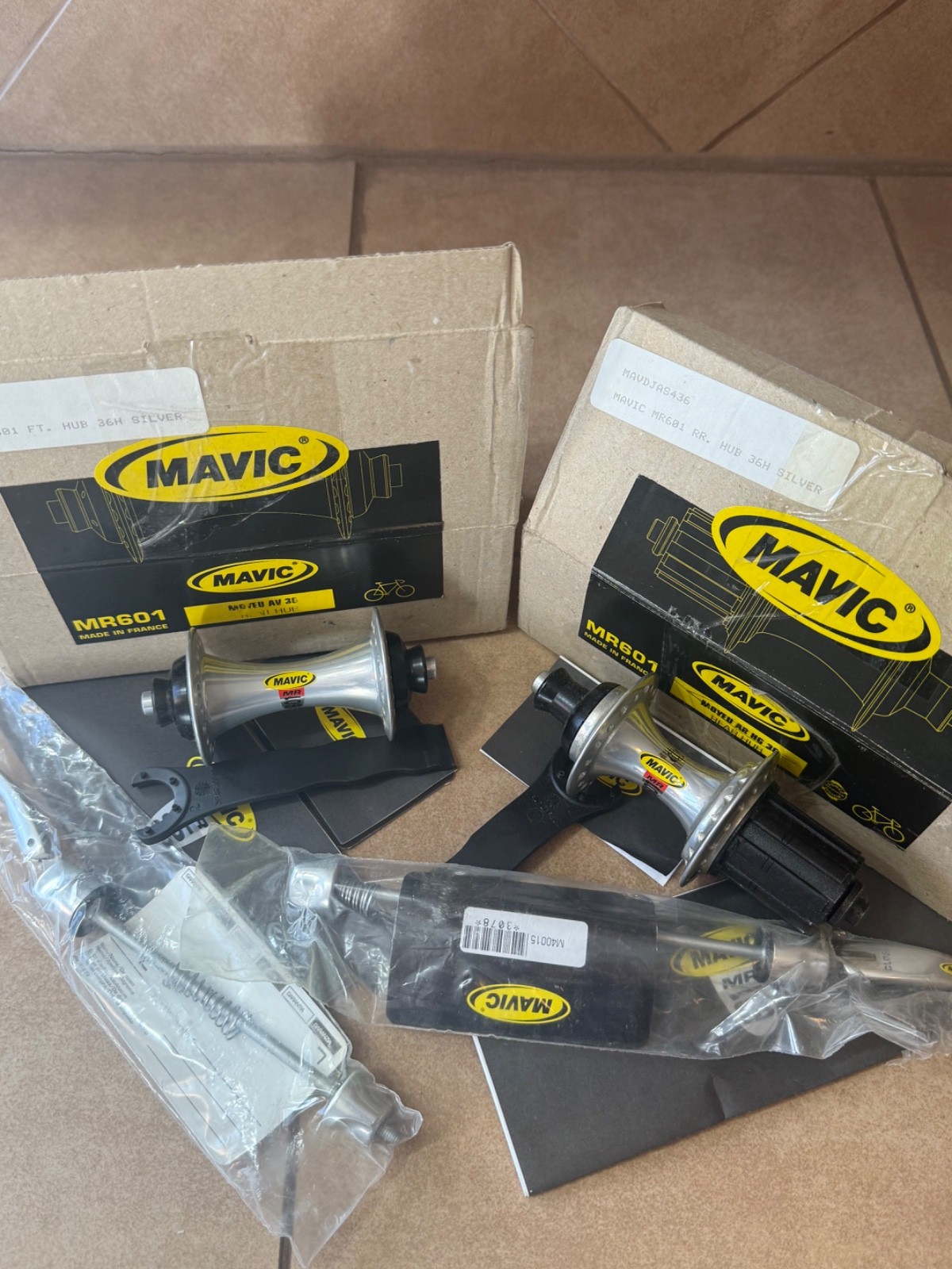 MAVIC MR 601 36H Front / Rear Hubset Moyeu AV & AR HG w QR Skewer NOS NEW in box