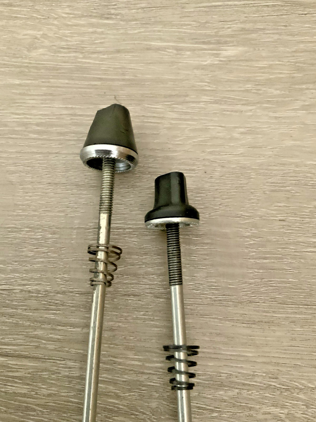 MAILLARD QUICK RELEASE SKEWER SET 100-120/122 MM SPACING STEEL 176 GRAMS