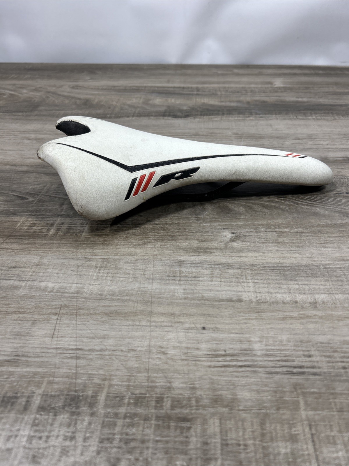 Bontrager Race R1 146mm White Cro-Mo Rail Saddle USED
