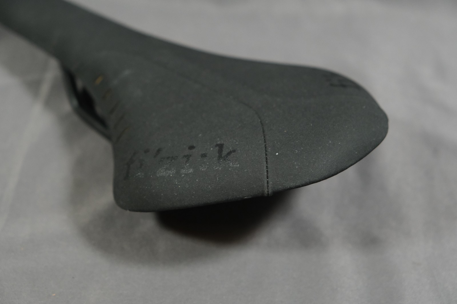 Black Fizik Antares R7 in good conditions (145mm)