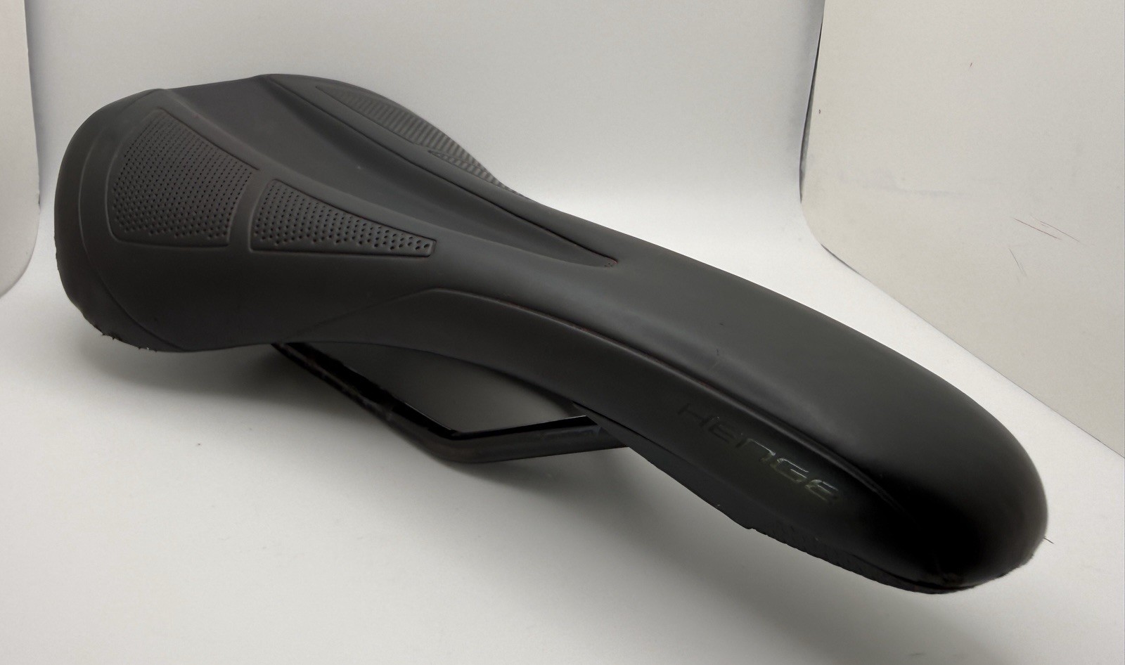 Specialized Henge Black Bike Saddle Seat 143mm Width, 7x7mm Rails