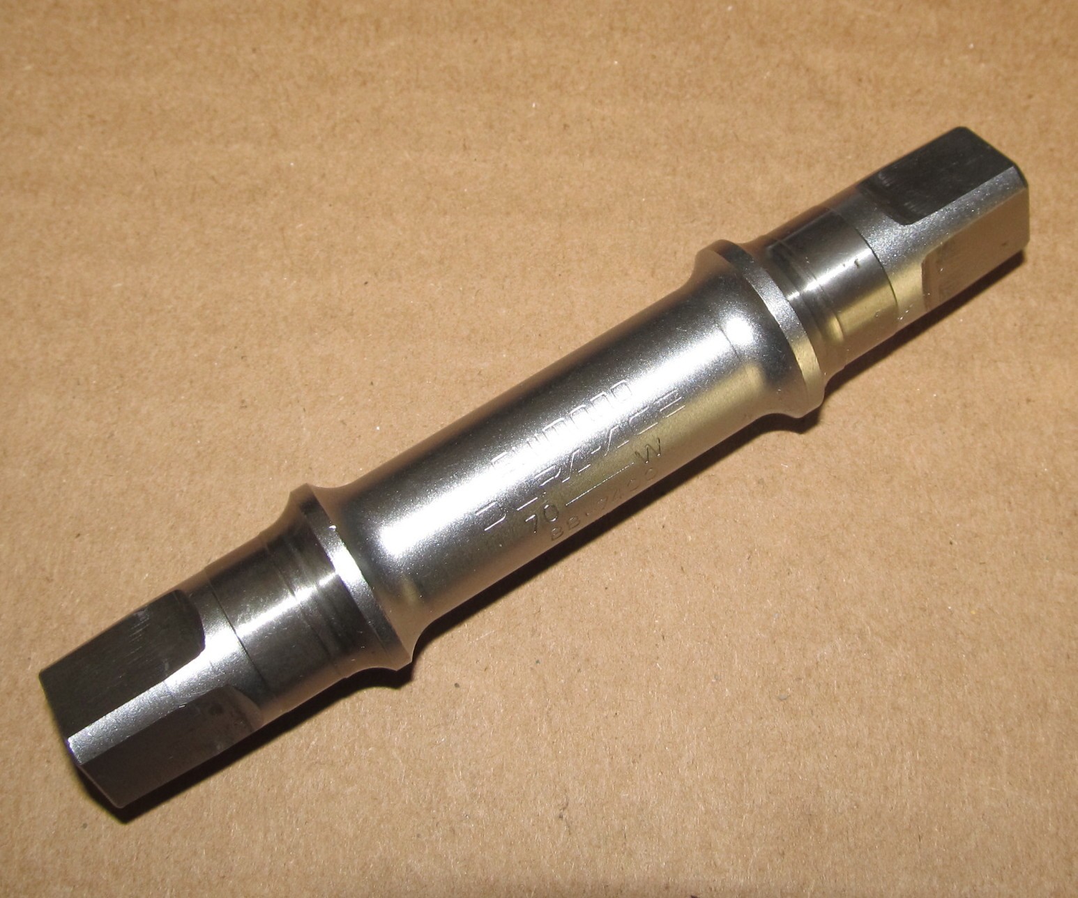 Shimano Dura Ace BB-7400 Bottom Bracket 113mm Spindle for 70mm Shell