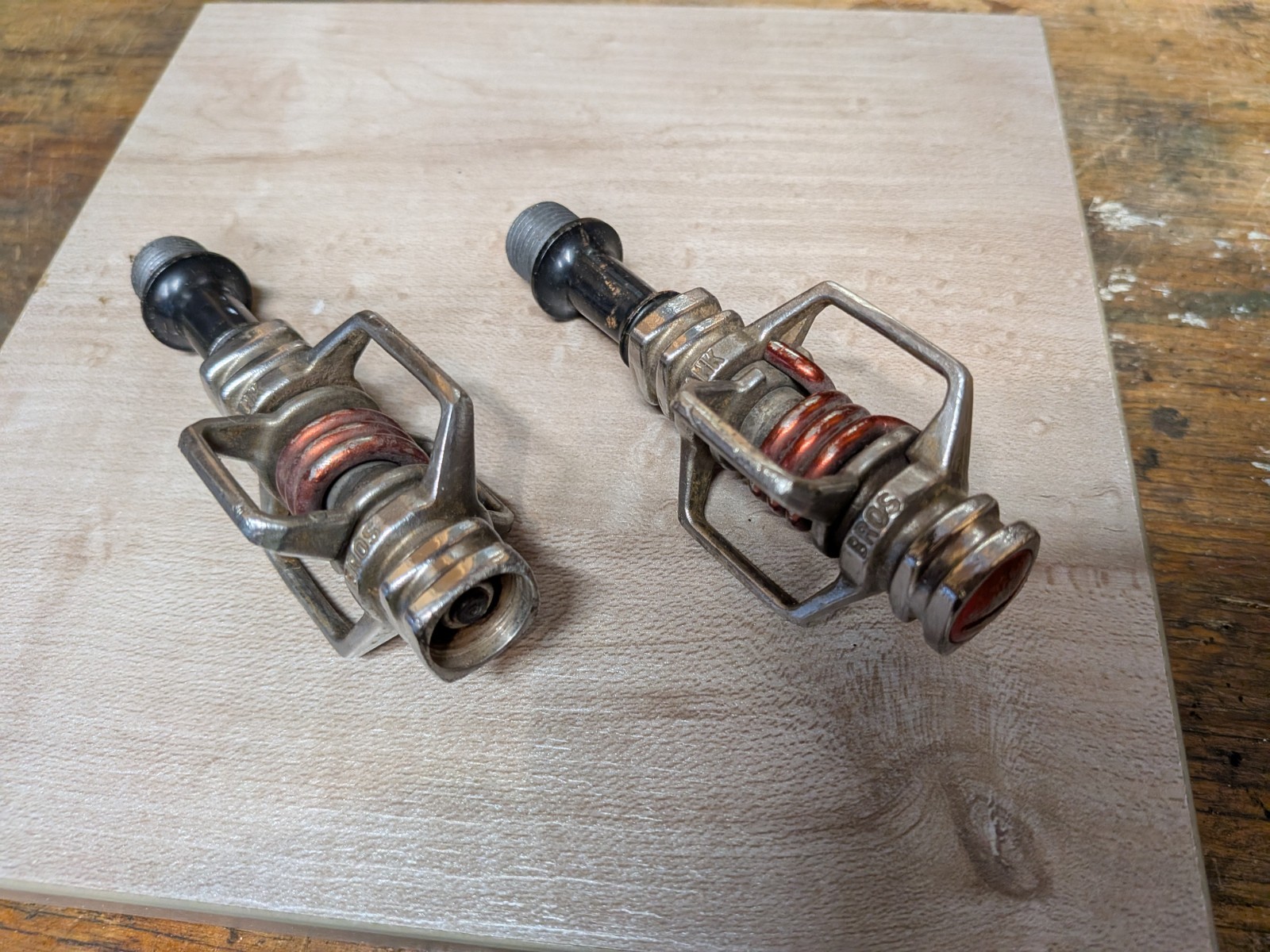 Crankbrothers Clip-In Egg Beater Mountain Bike Pedals – Red