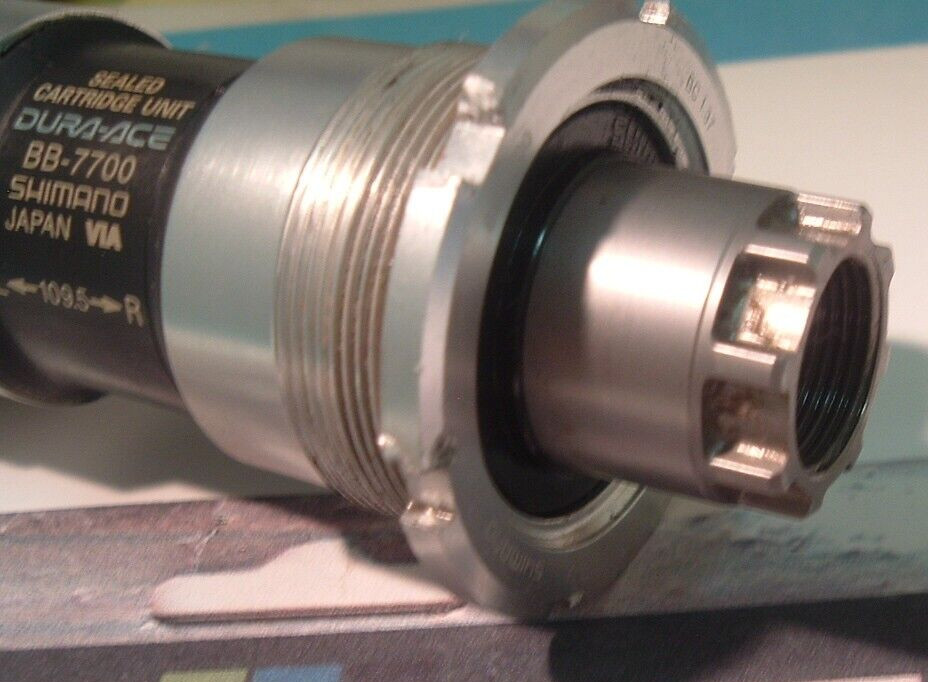 Shimano Dura Ace 68×109.5MM BB-7700 Sealed Cartridge Bottom Bracket-’04- VGC/NM