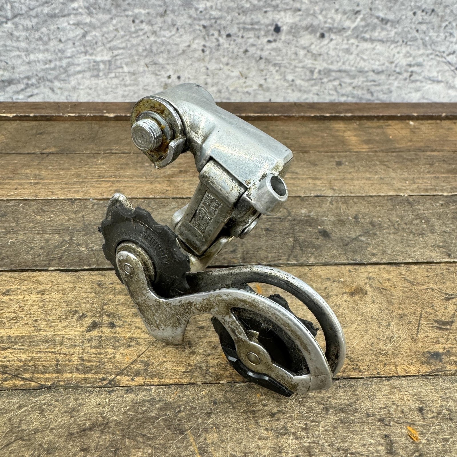 Vintage Shimano 600 Rear Derailleur RD-6207 Short Cage Bolt-On Road Bike Japan