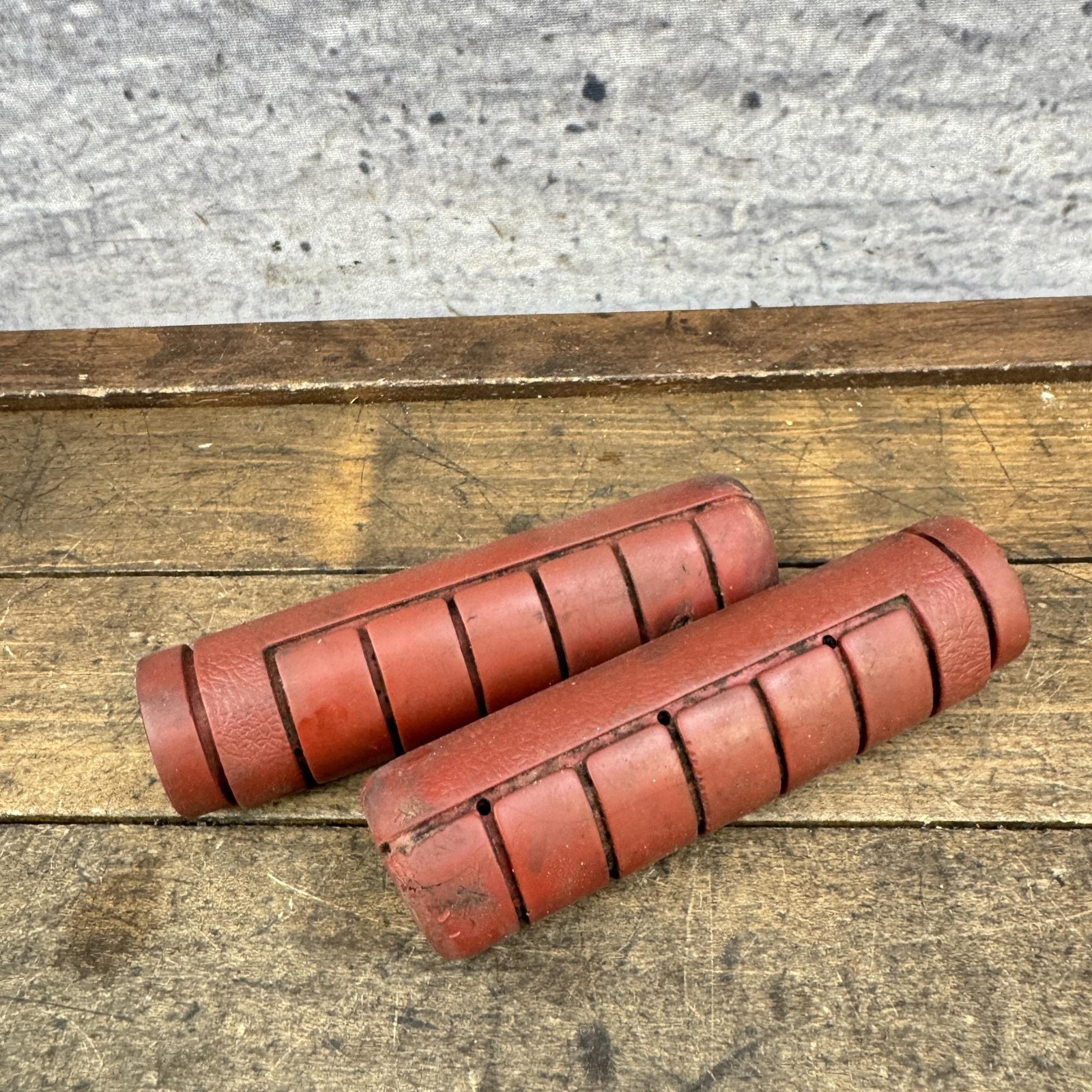 Vintage Huffy Rawhide Grips Red Muscle Bike Cruiser Slip On 4.5 In Rubber 1970s