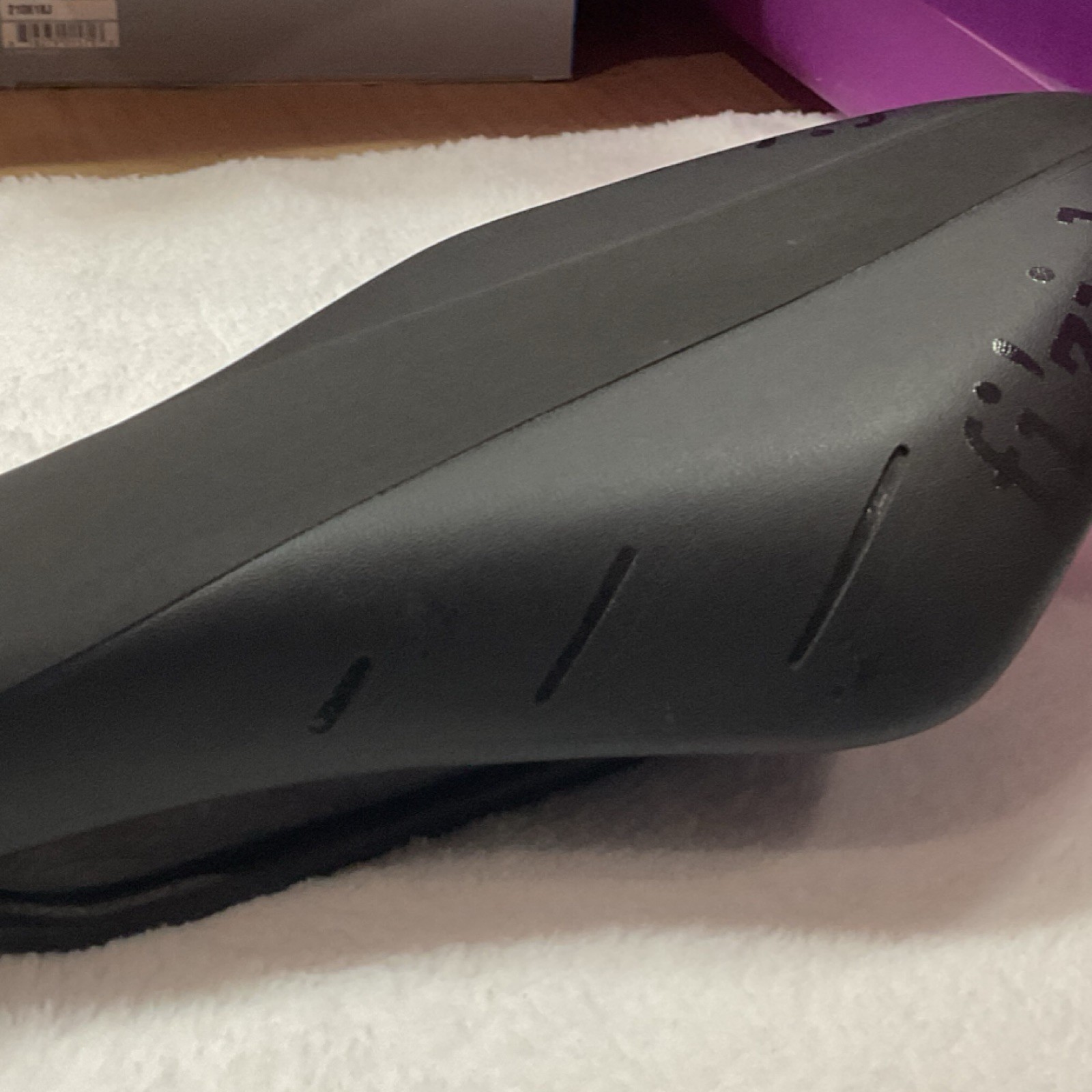 Fizik Arione R7 Black Racing Road Bike Saddle Synthetic Manganese Rails – Used
