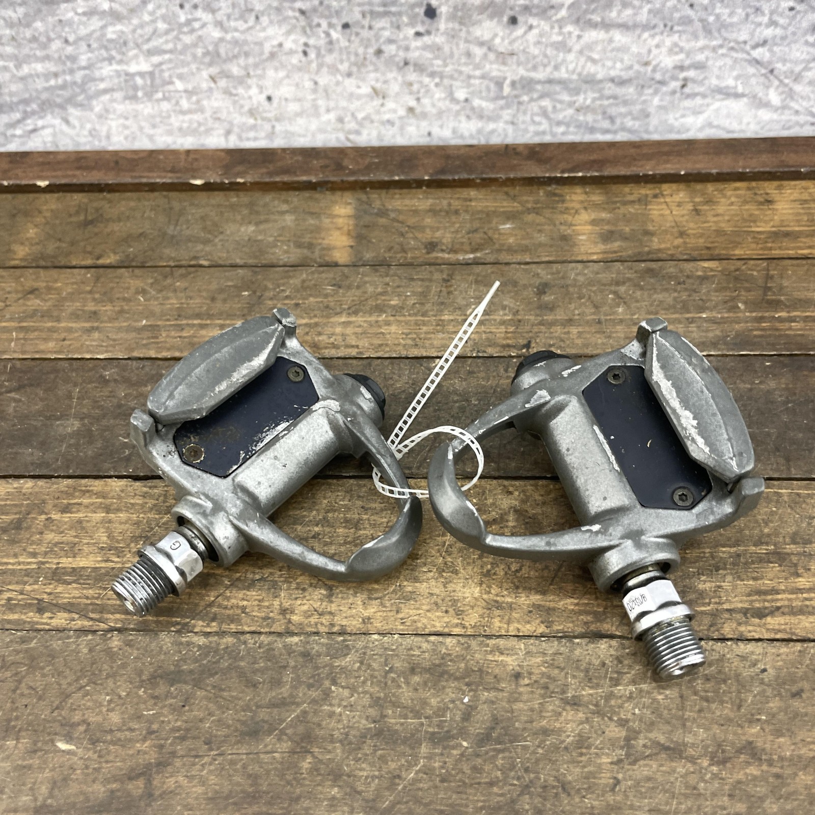 Vintage Mavic Clipless Road Bike Pedals Pair 9/16 x 20 Threads Gray Alloy 460g