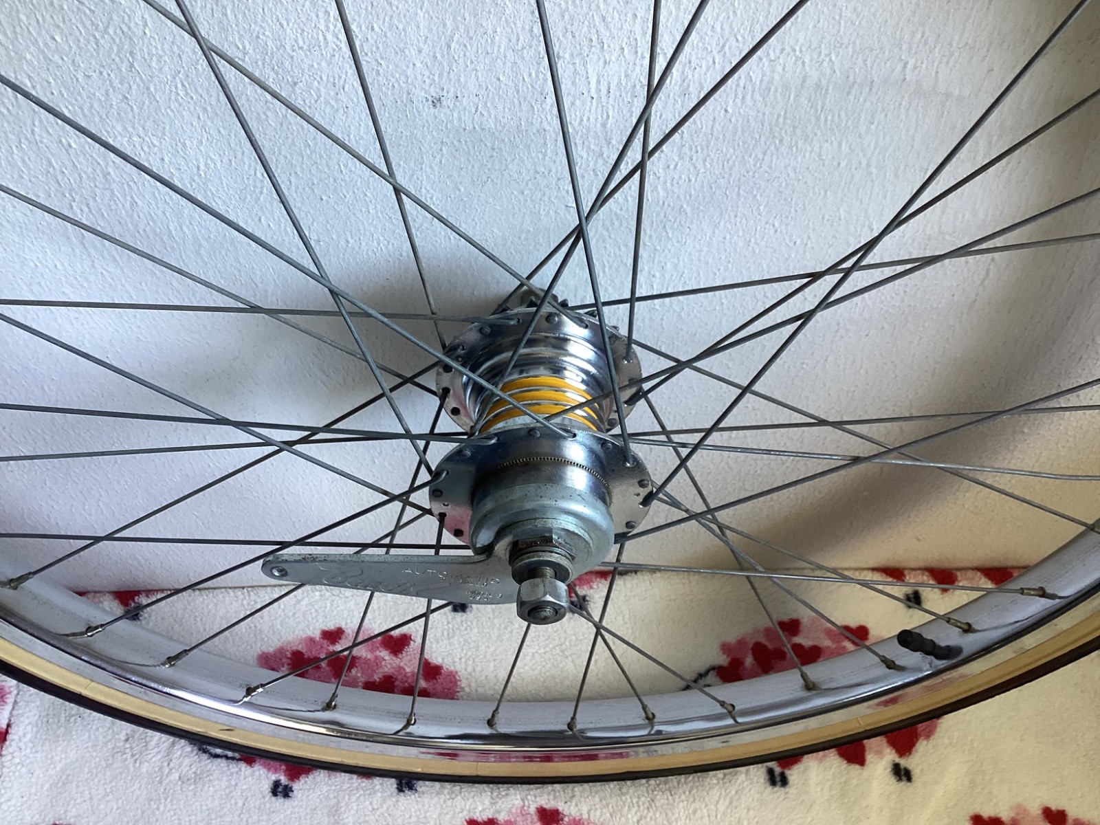 SCHWINN S-7 26×1-3/4 WHEEL W/BENDIX 2 SPEED YELLOW BAND HUB **MINT CONDITION**