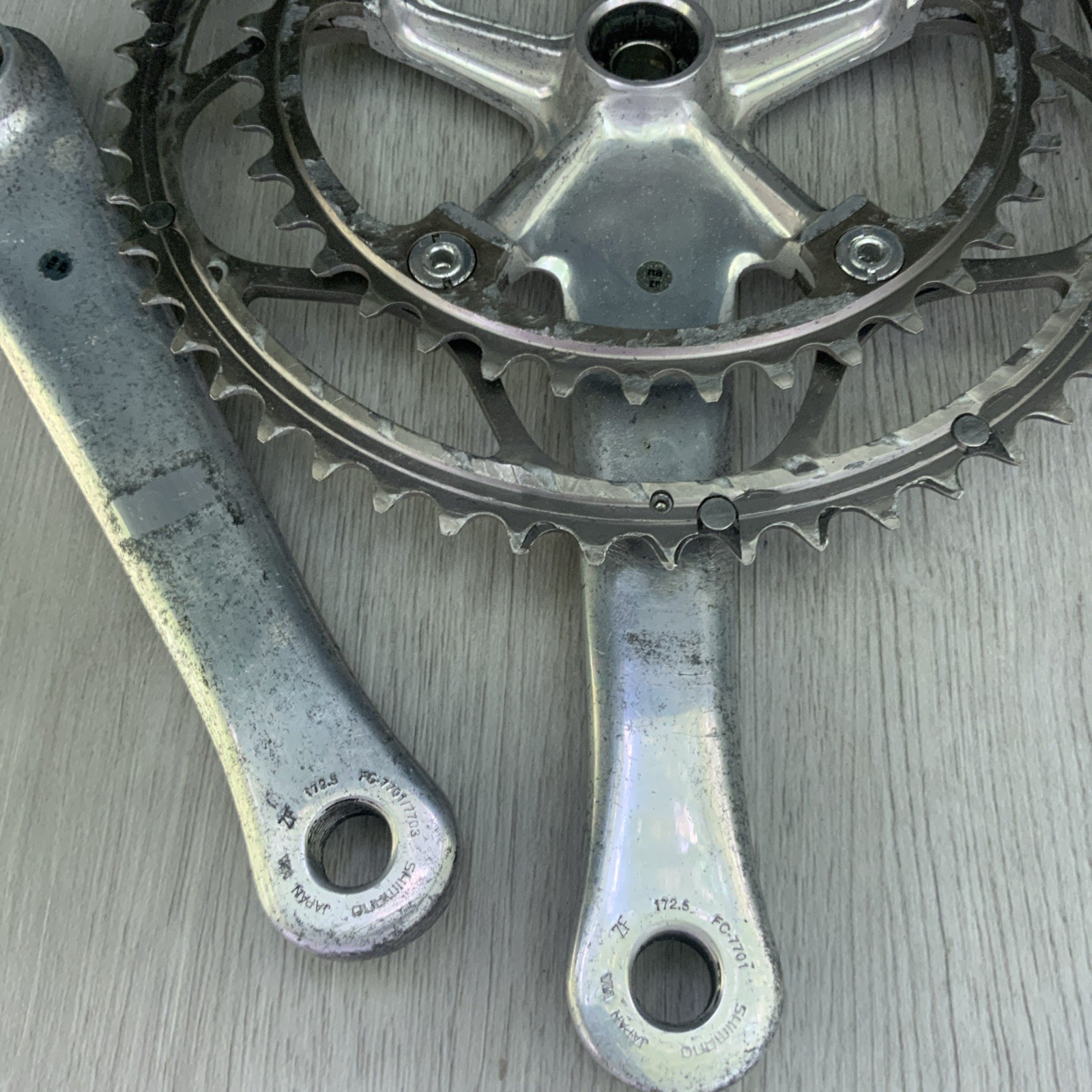 SHIMANO DURA ACE CRANKSET 7700 DOUBLE 172.5 MM ARMS 53-39 TOOTH OCTALINK