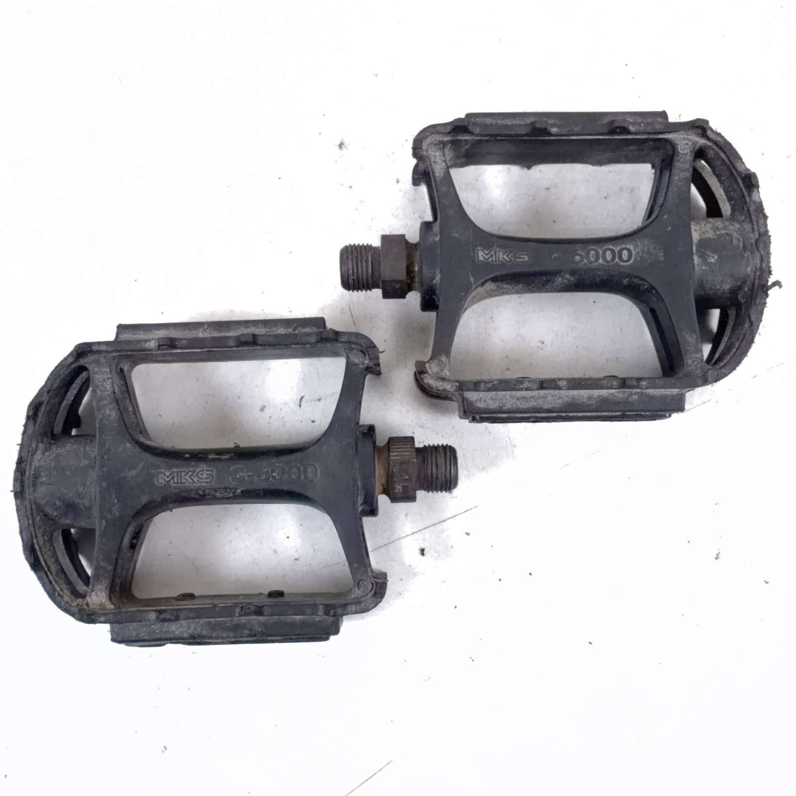 MKS Vintage G-6000 9/16″ Platform Bike Pedals in Black, Composite, Reflectors