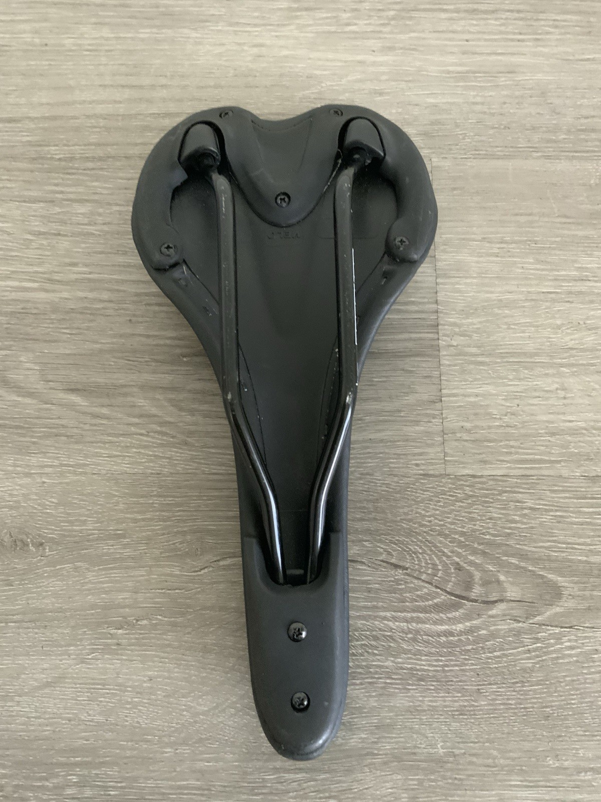 ORIGIN 8 ROAD BIKE SADDLE 130 MM X 270 MM 312 GRAMS