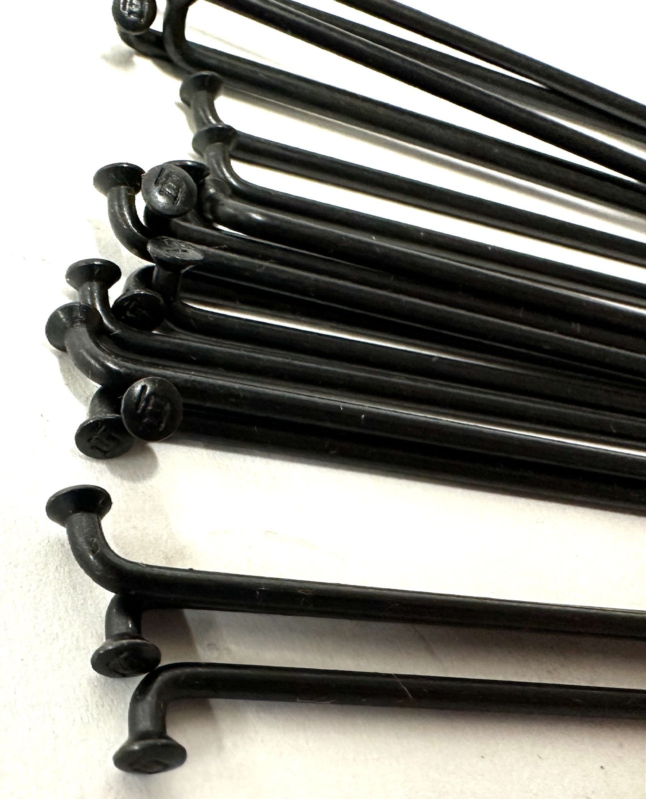 DT SWISS Champion Round Black Spokes Black J-bend 2.0 mm 269mm 20/Count