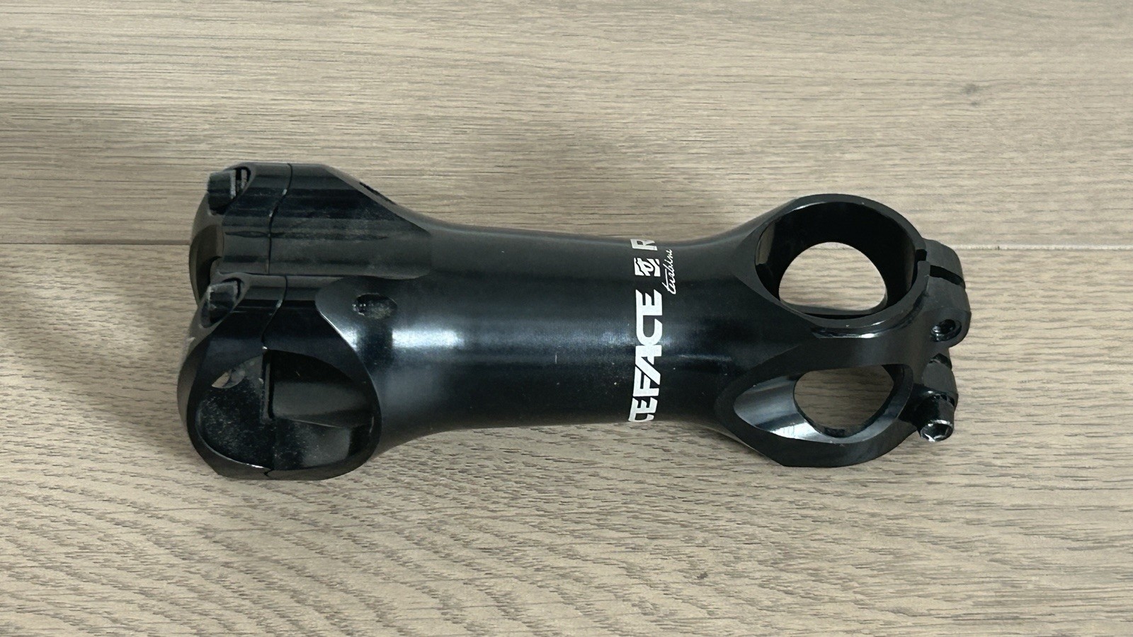 Race Face Turbine Aluminum Bike Stem 100mm Length x 31.8mm Clamp, 6° Angle