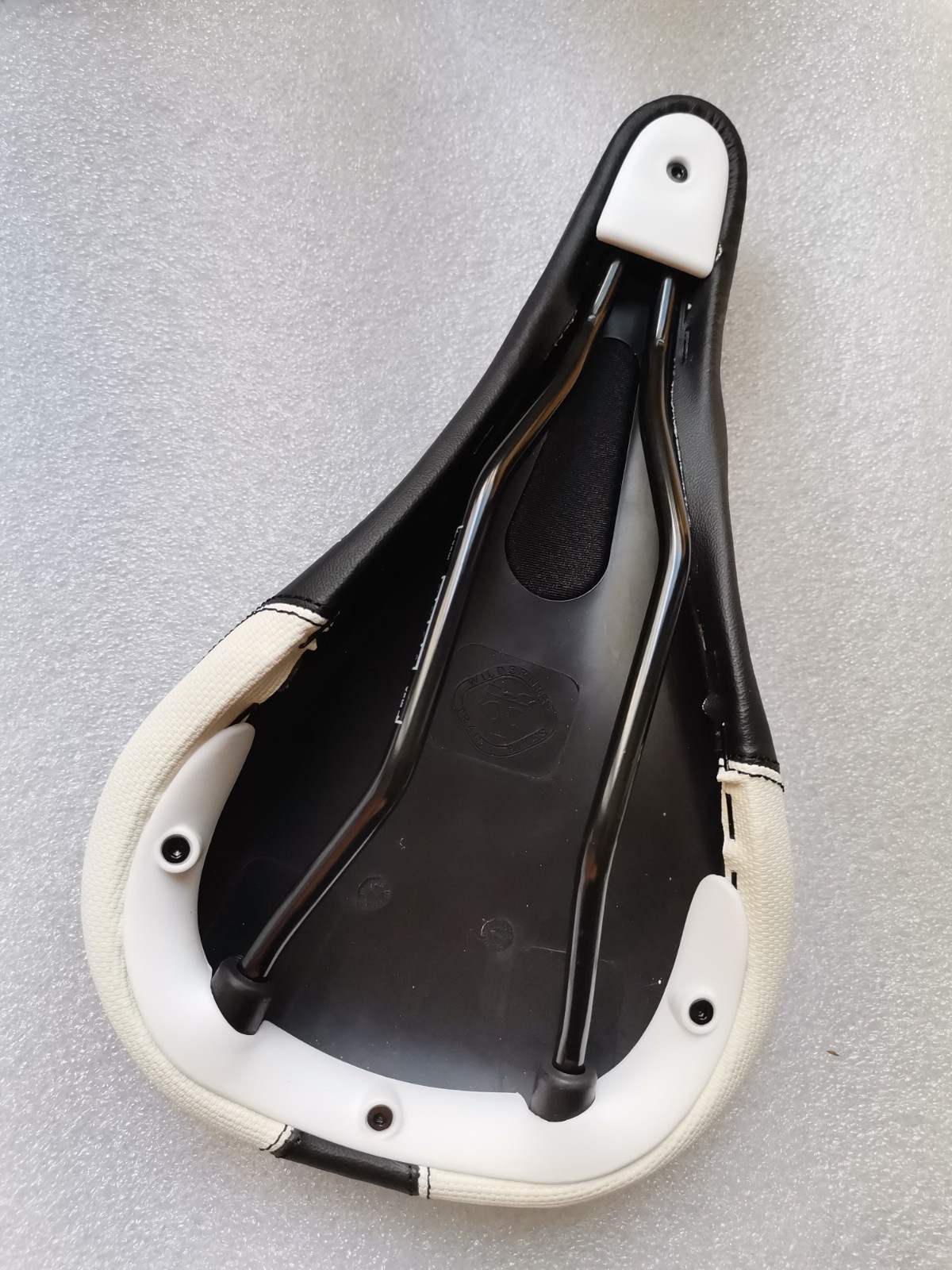 NEW OLD STOCK WTB SPEED V SADDLE WIDE 160MM BLACK WHITE MTB CITY TOURING BIKE