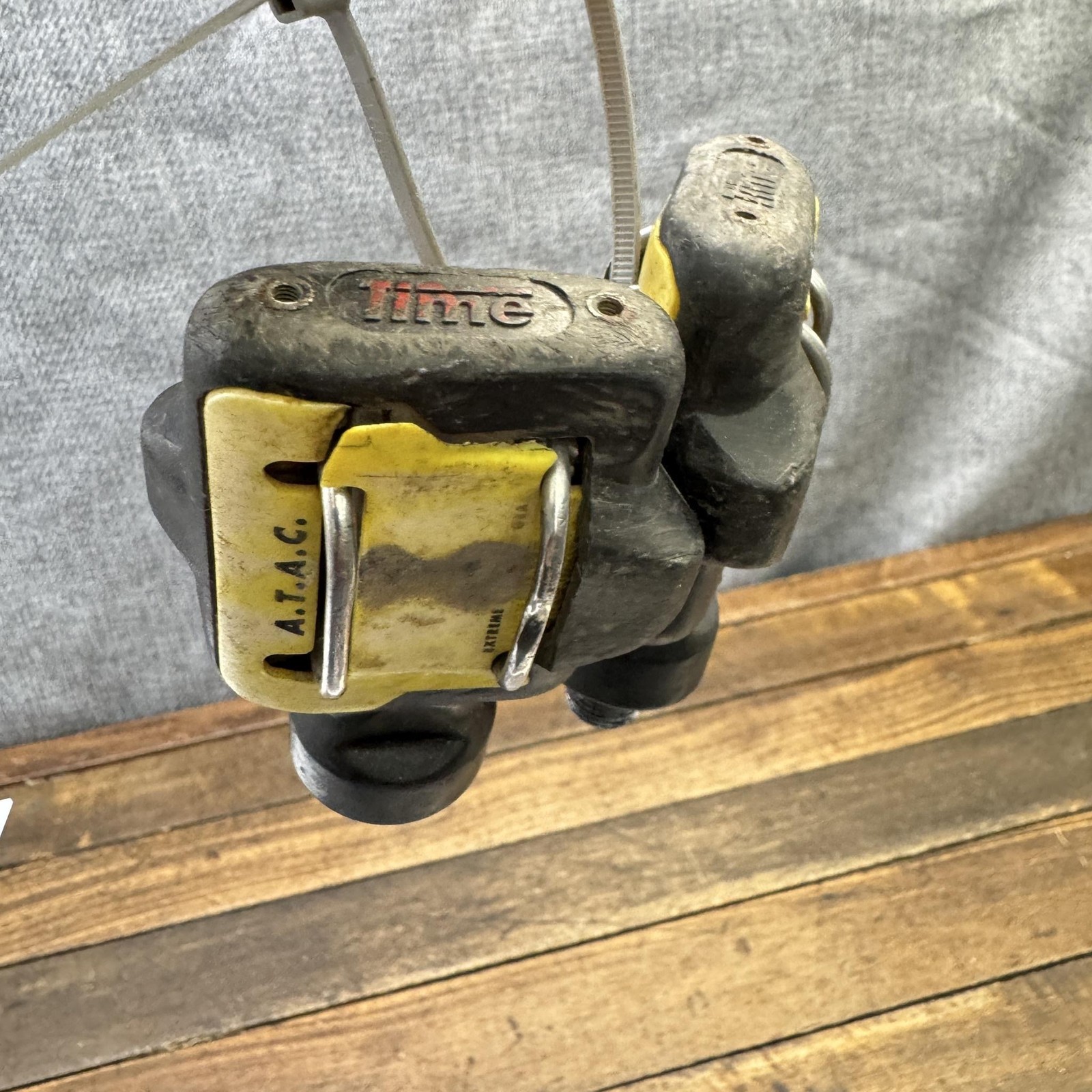 Vintage Time ATAC Clipless Pedals Yellow 9/16 In MTB Mountain Bike 90s ATB