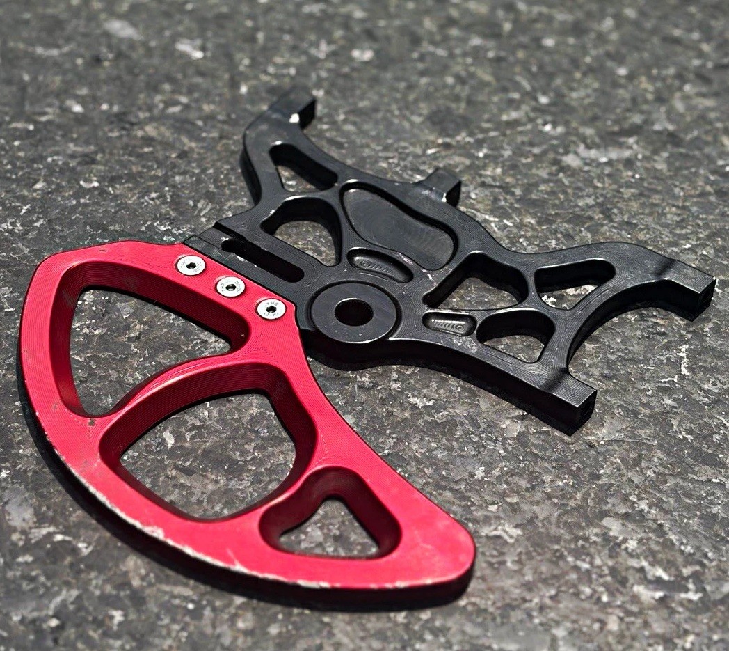 Prickly Dual Caliper Mount w/ Prickly Disc Guard Fin || Black Red ||