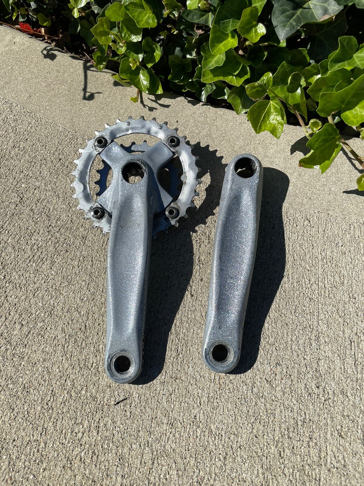 Bontrager Race Mtb Crankset – Spray Painted – Triple w/ 2 Rings – Isis Spline