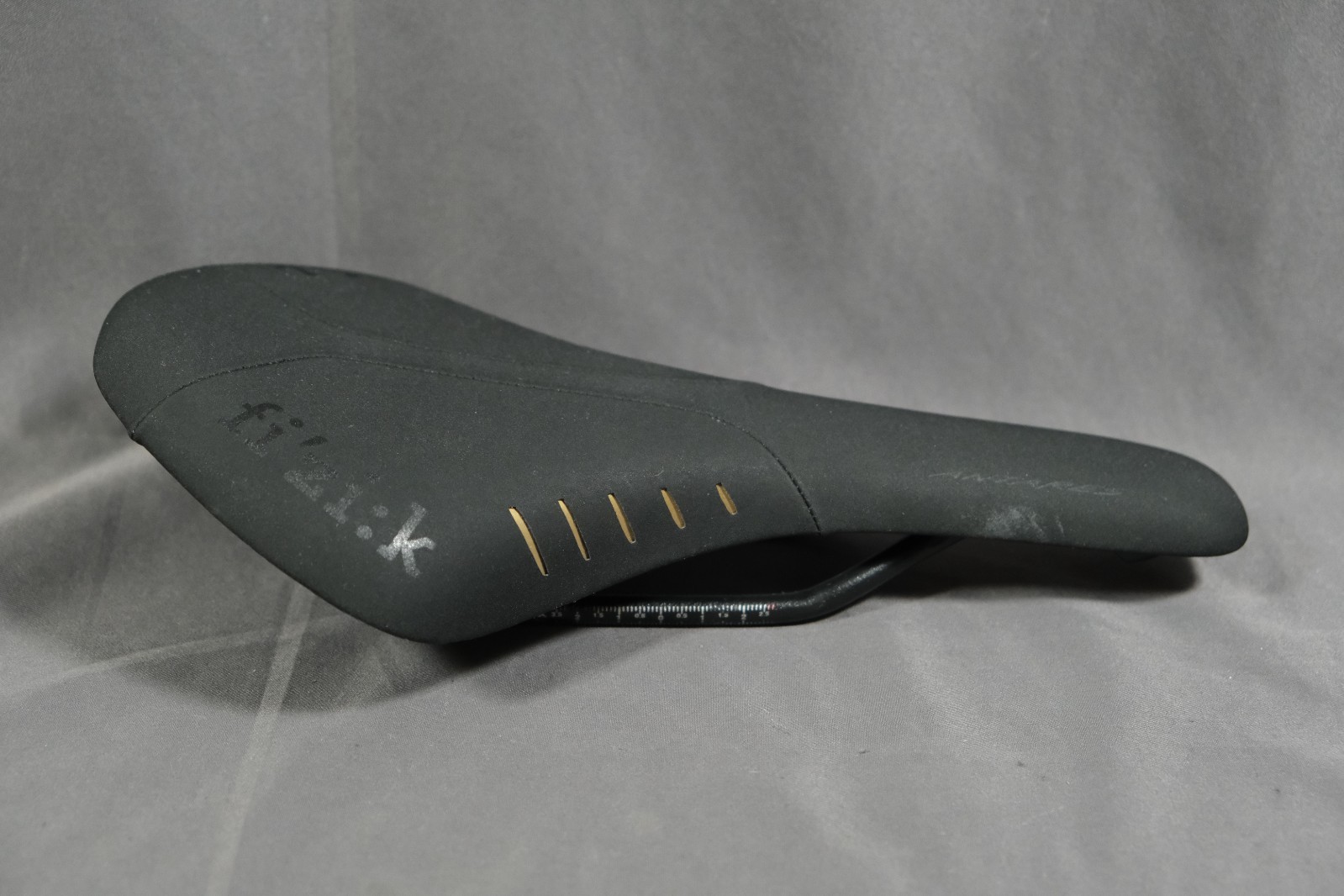 Black Fizik Antares R7 in good conditions (145mm)