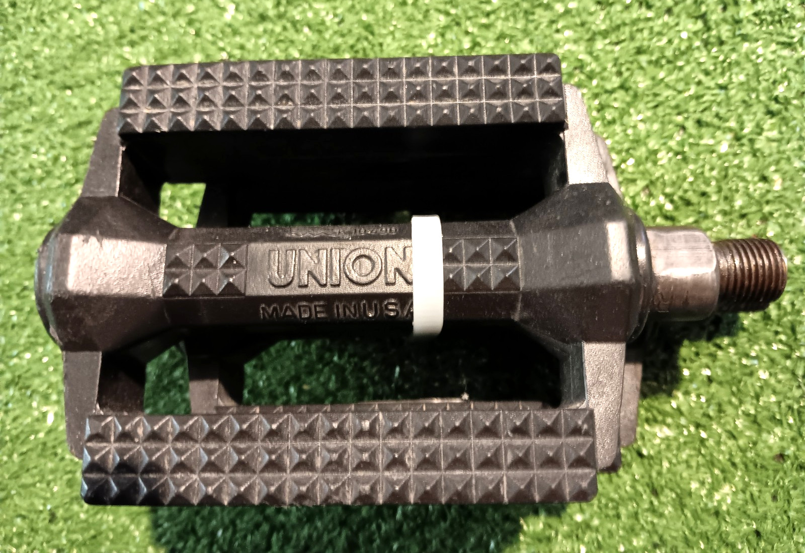 Bicycle Pedals 1/2 Inch Pre-Owned In Excellent Condition FAST SHIPPING!!
