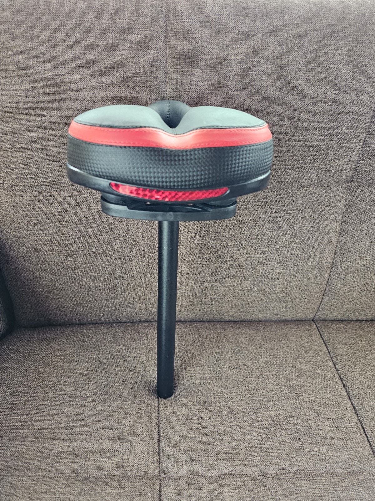 Zukka Saddle Mountain Bike Bicycle Seat W/ Reflector Plus Post Red & Black NWOB