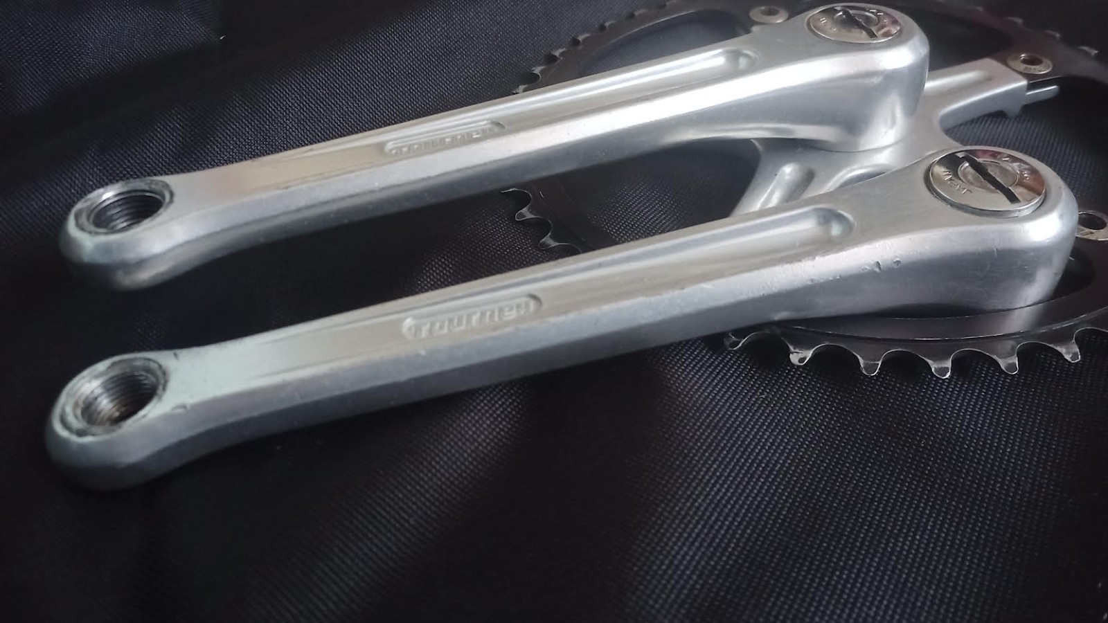 Tourney crankset 170 with FSA bolts & 44t 130mm chainring old school bmx