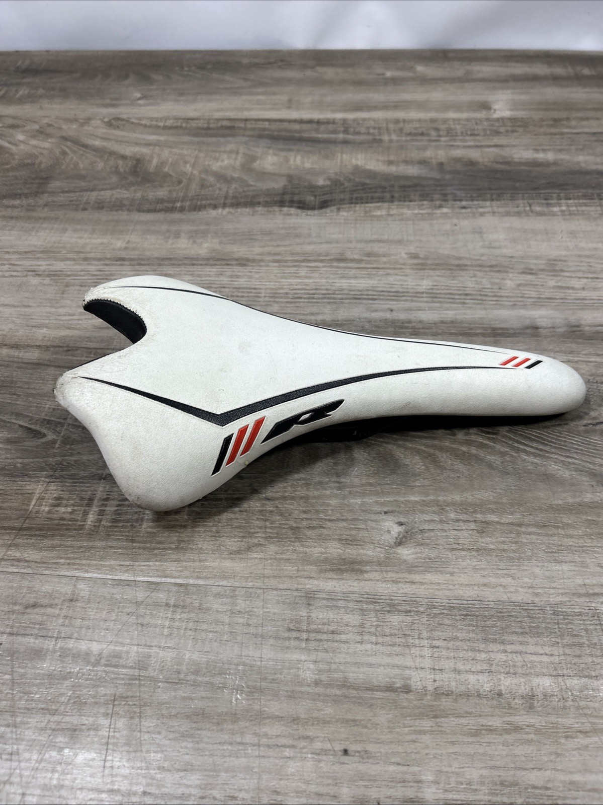 Bontrager Race R1 146mm White Cro-Mo Rail Saddle USED