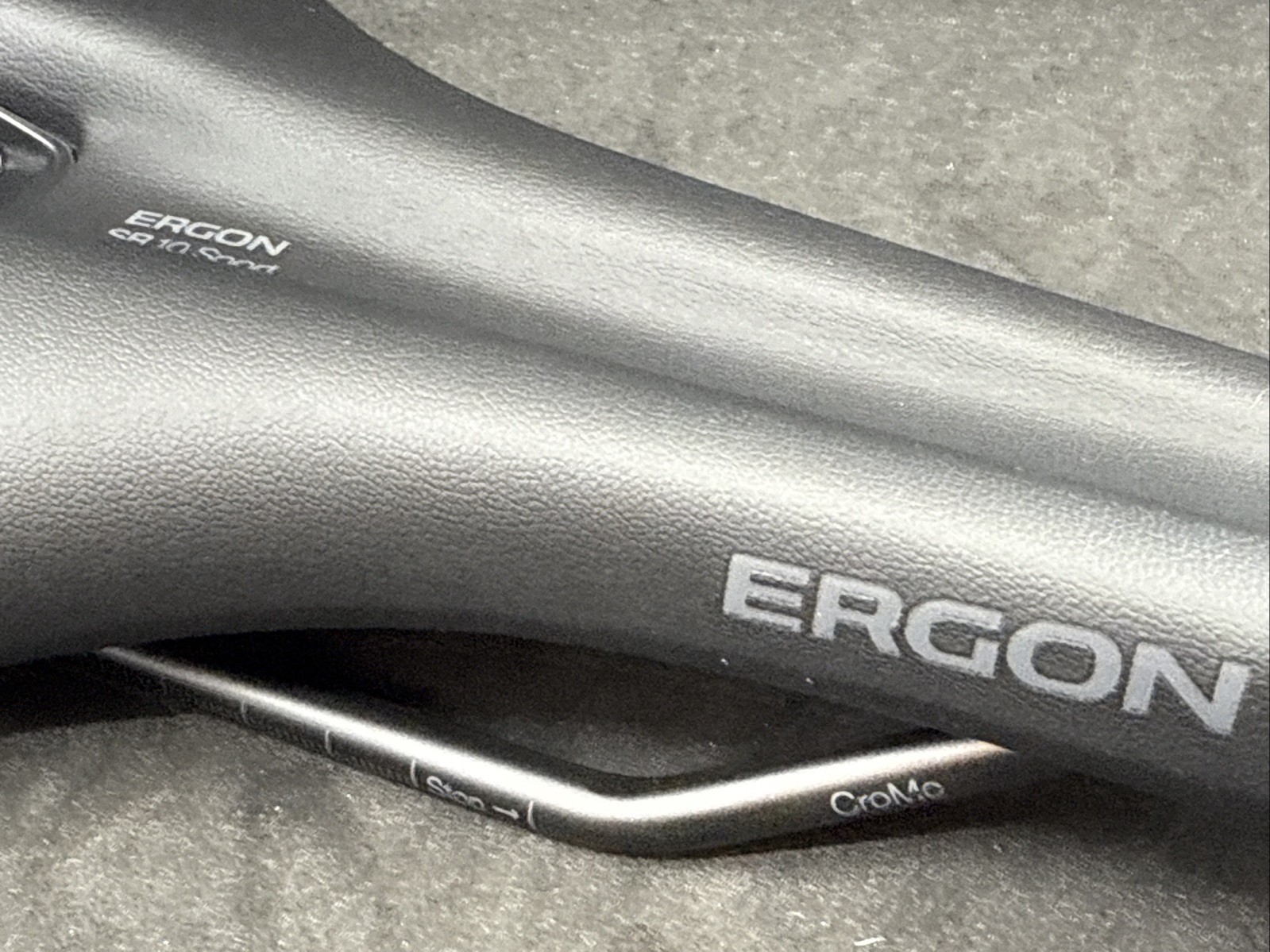 ERGON SR 10 Sport Stealth Road Saddle CroMo Rail Black 270mm x 140mm MSRP $99