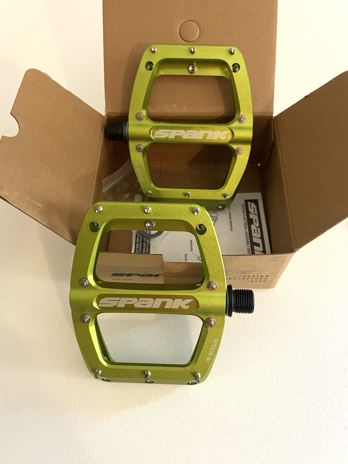 Spank Spoon 90 Platform Pedals Concave Alloy Body Replaceable Pins Green