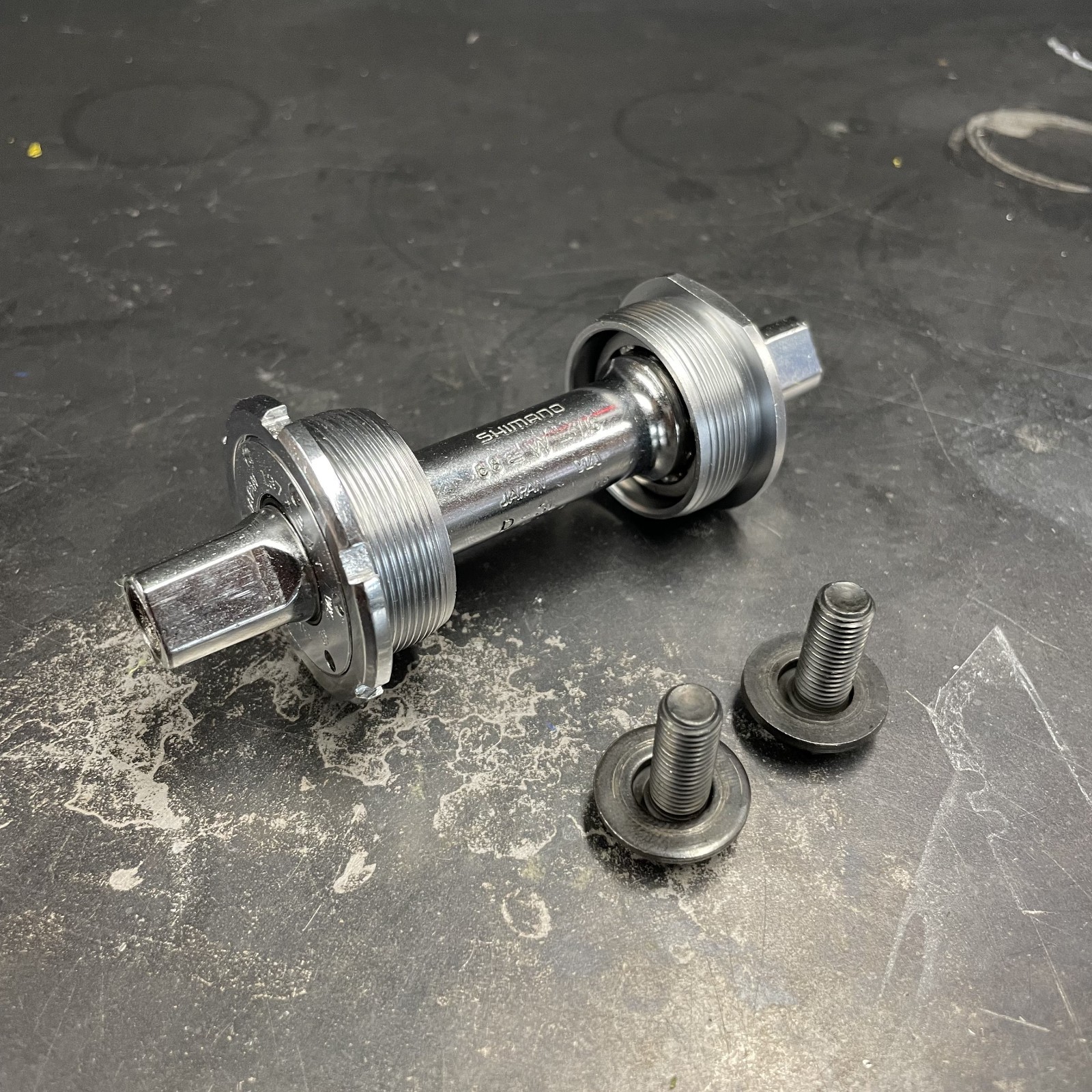 Shimano 600 6207 Bottom Brakcet – 1.37 x 24T ENG – 68mm – 116mm – Used