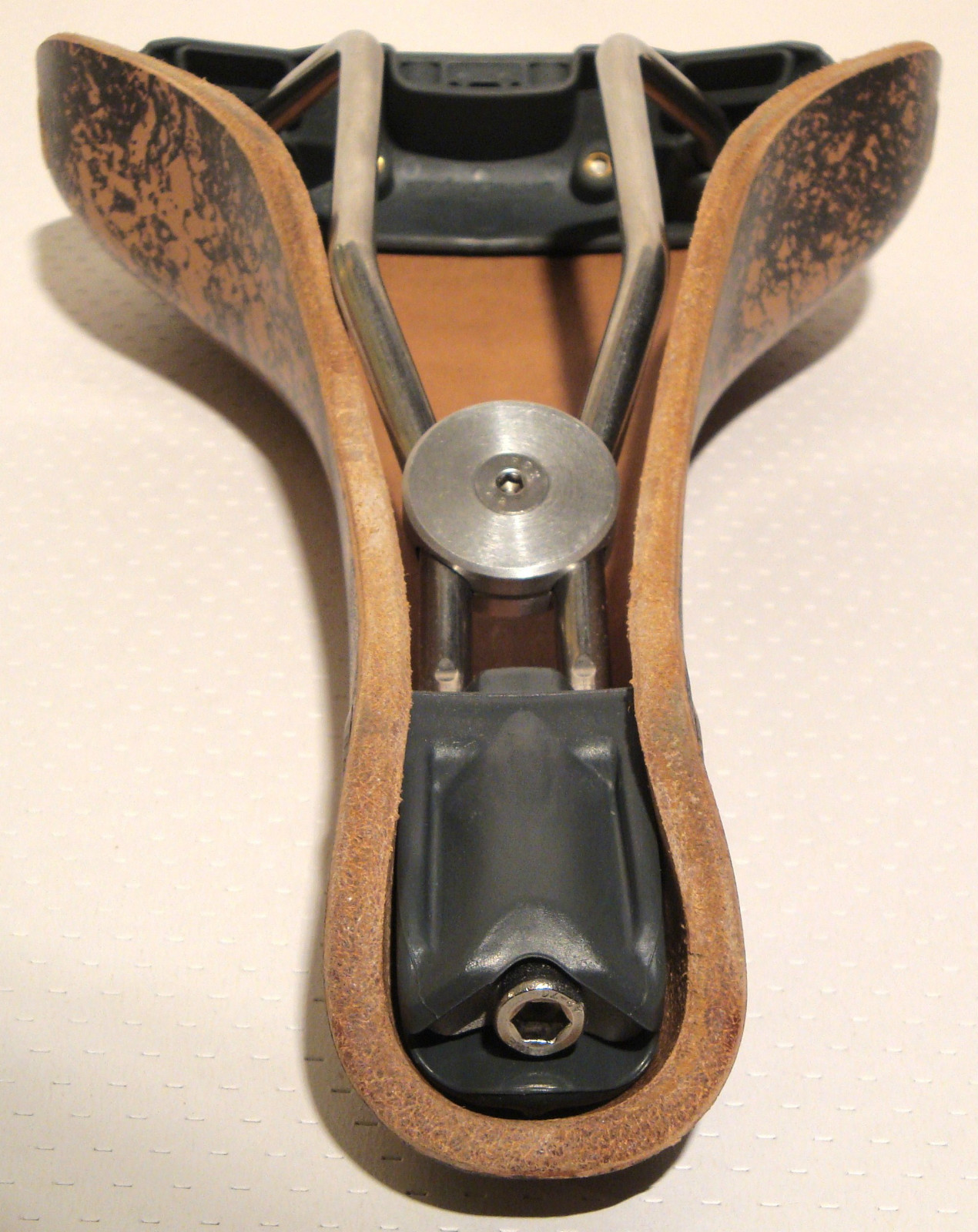 NEW GILLES BERTHOUD SADDLE SEAT ASPIN CORK MADE IN FRANCE IDEALE BROOKS
